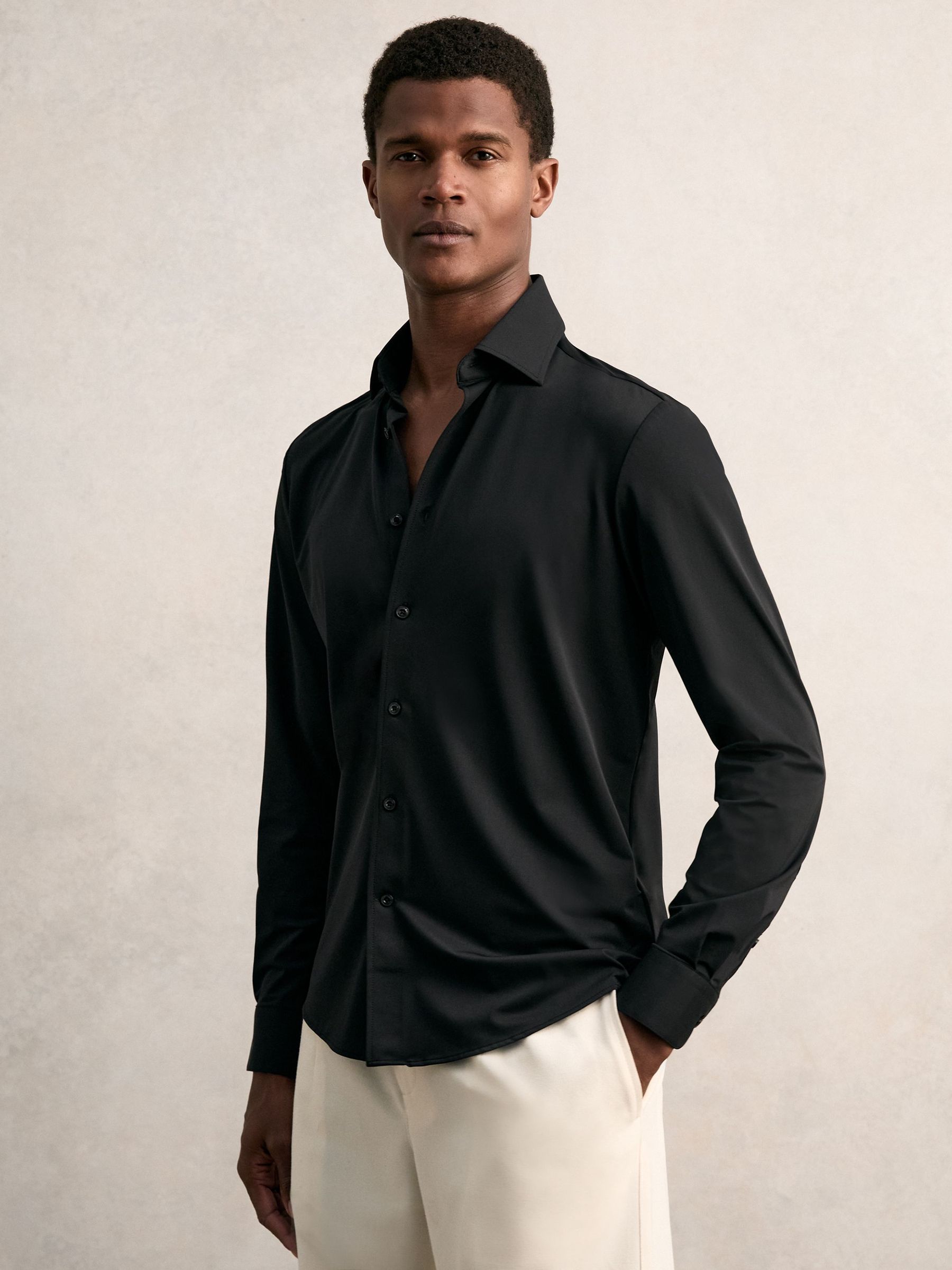Long-Sleeve Travel Shirt in Black (F18205) | €185
