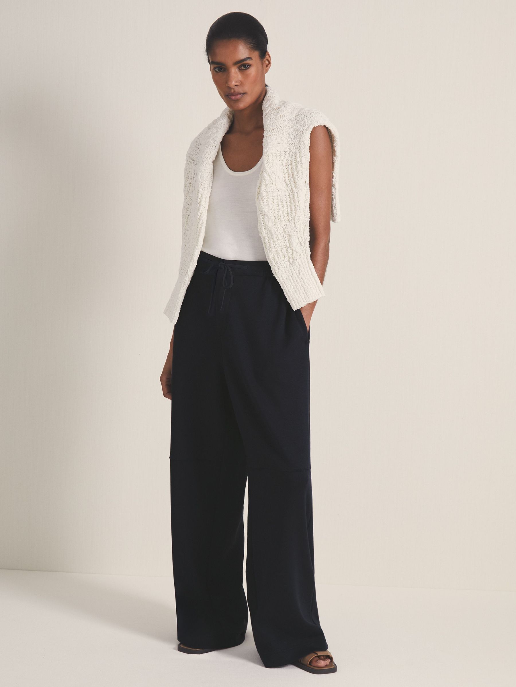 Reiss | Les 100 Ciels Wide-Leg Joggers in Navy (F18209) | €185