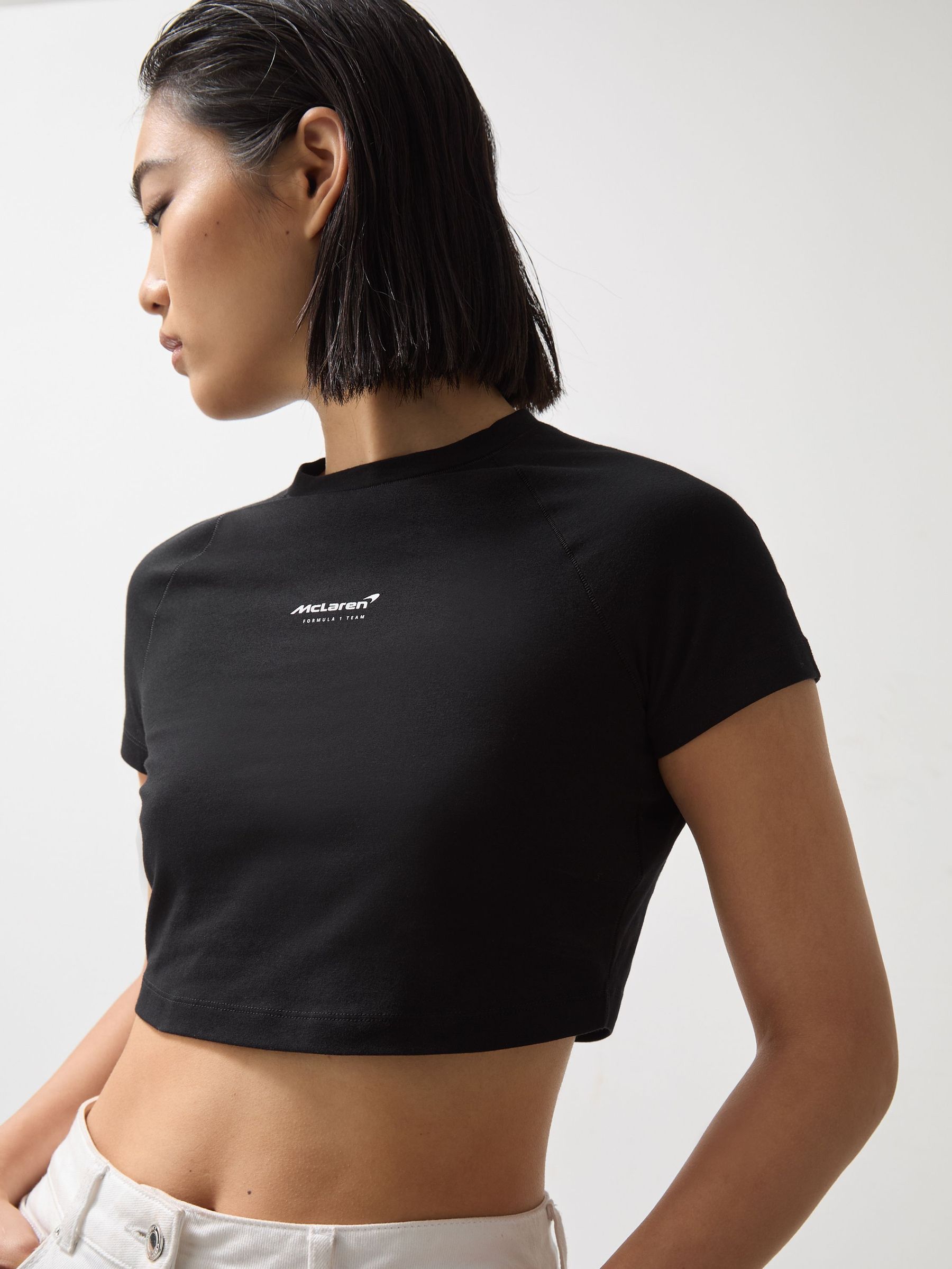 McLaren F1 Team Cropped Logo T-Shirt in Black (F18241) | €55
