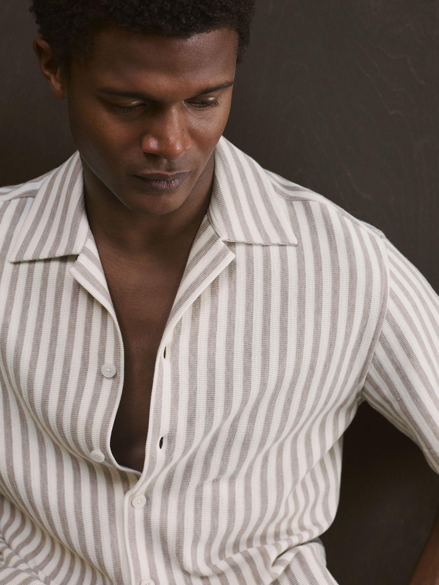 Textured Stripe Cuban-Collar Shirt in Stone/White (F18358) | €140