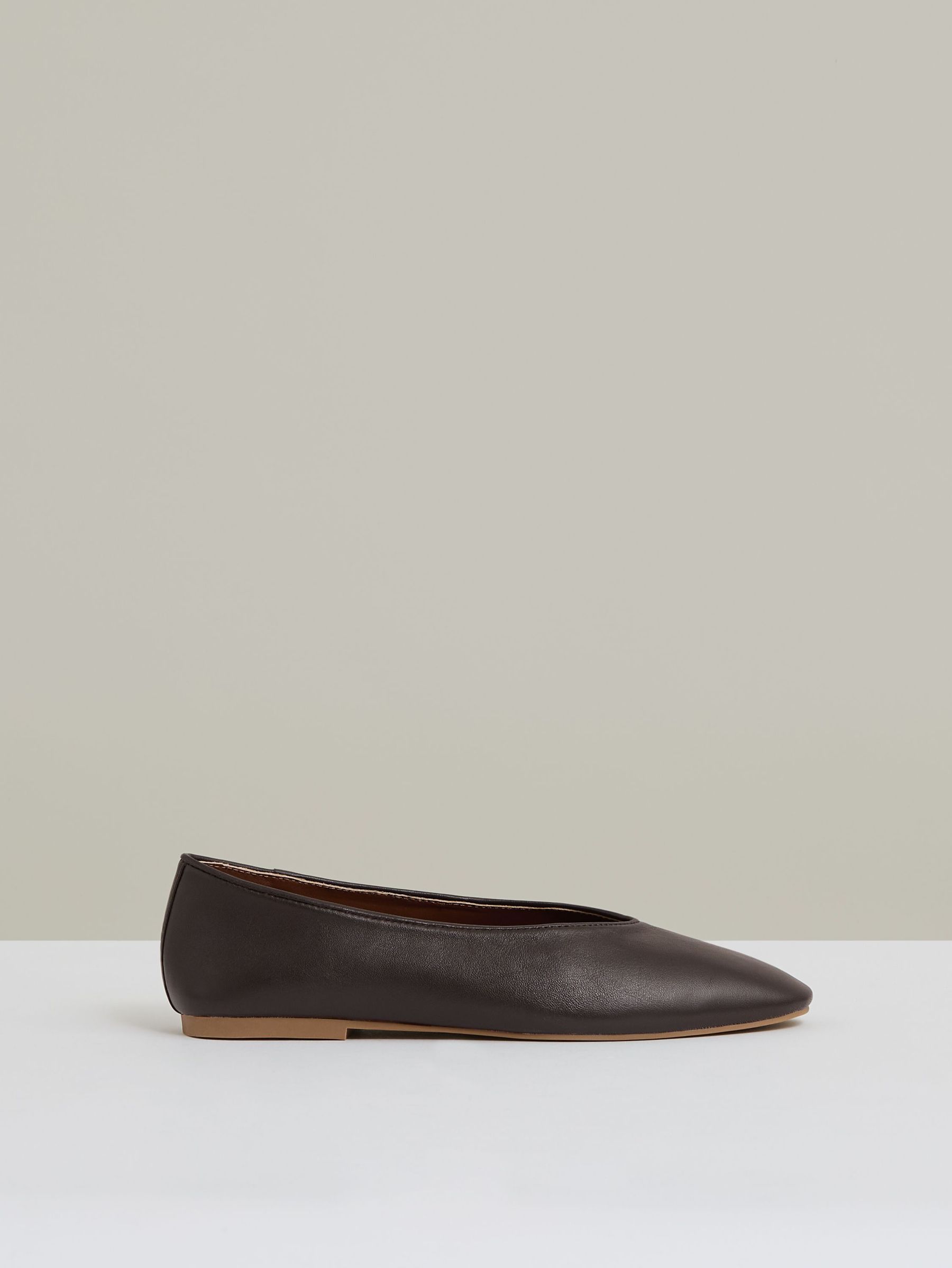Leather Rounded-Point Toe Ballet Flats in Chocolate (F22247) | €195