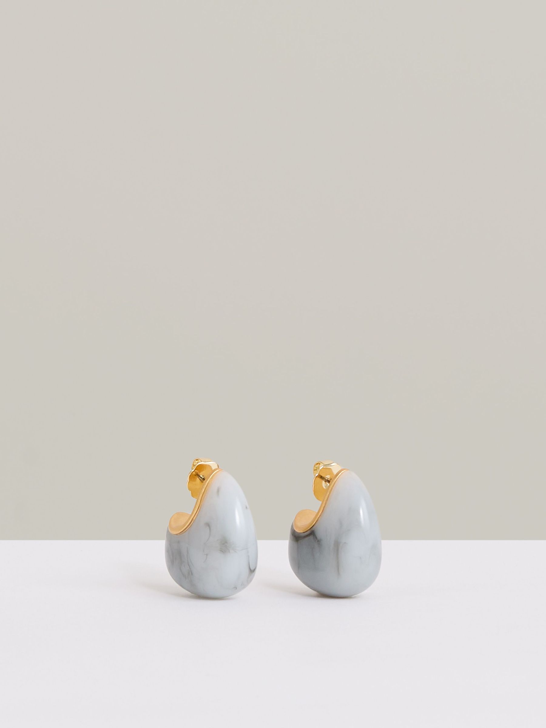 Curve Marble Scoop Earrings in Gold Tone (F27976) | €85