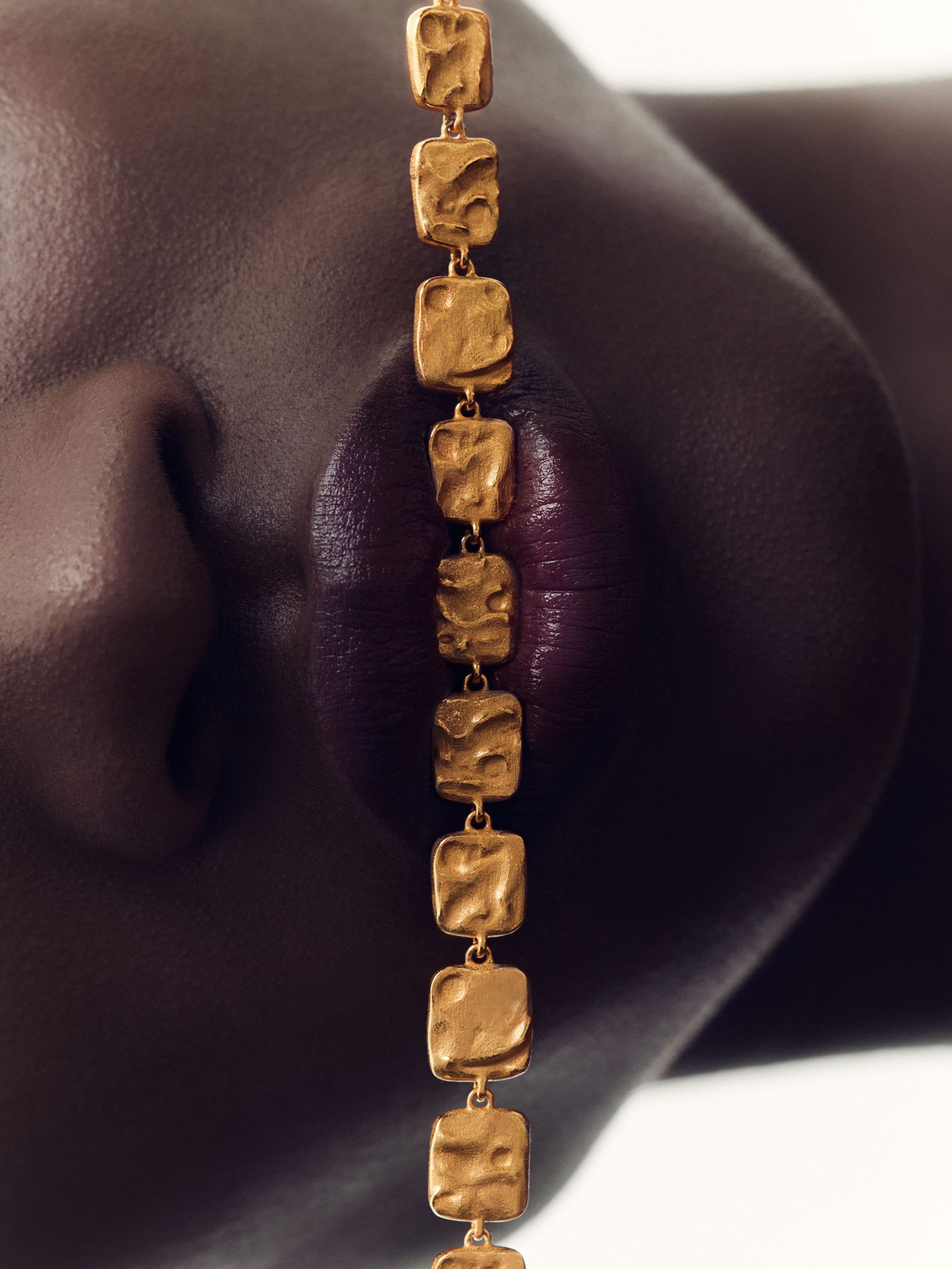 Molten Square Necklace in Gold Tone (F27983) | €140
