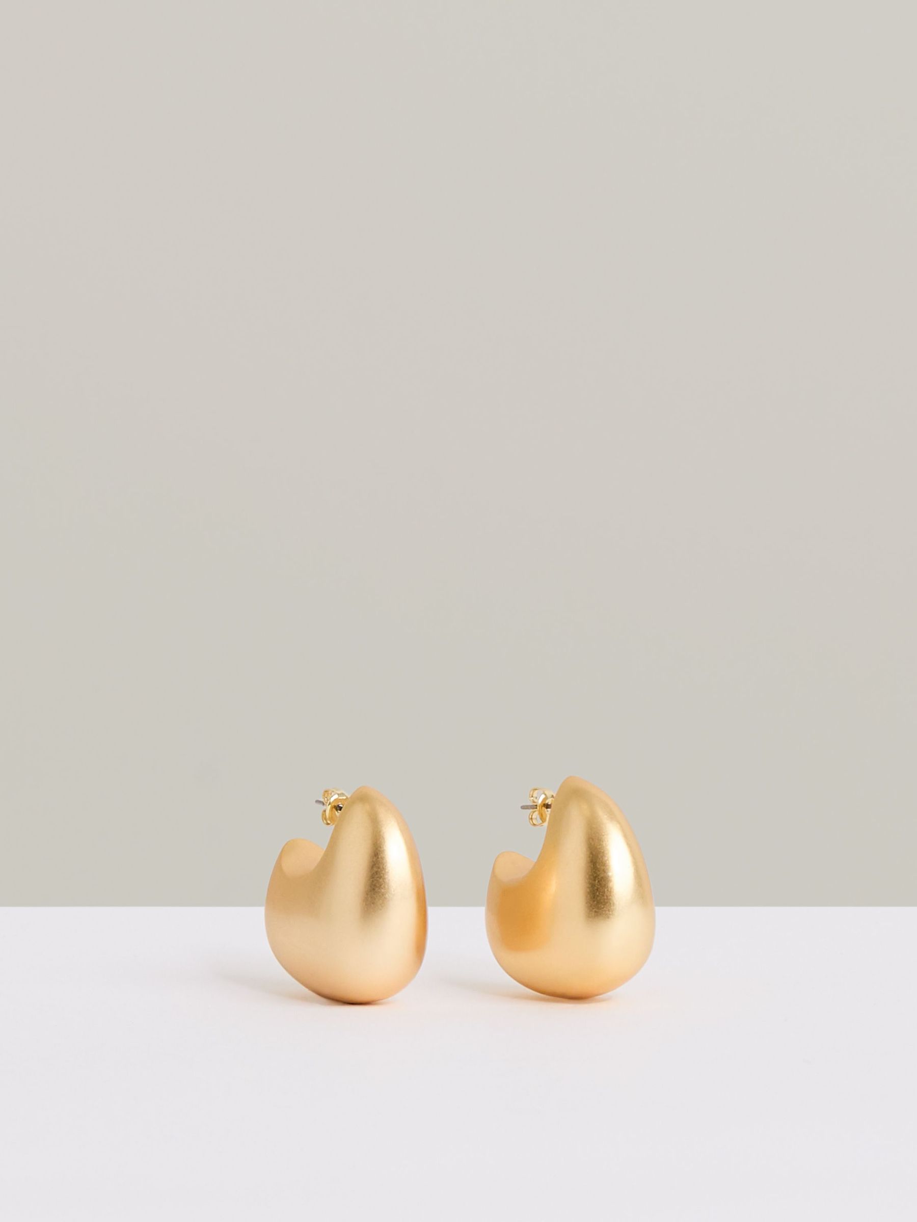 Curve Scoop Earrings in Gold Tone (F27987) | €85