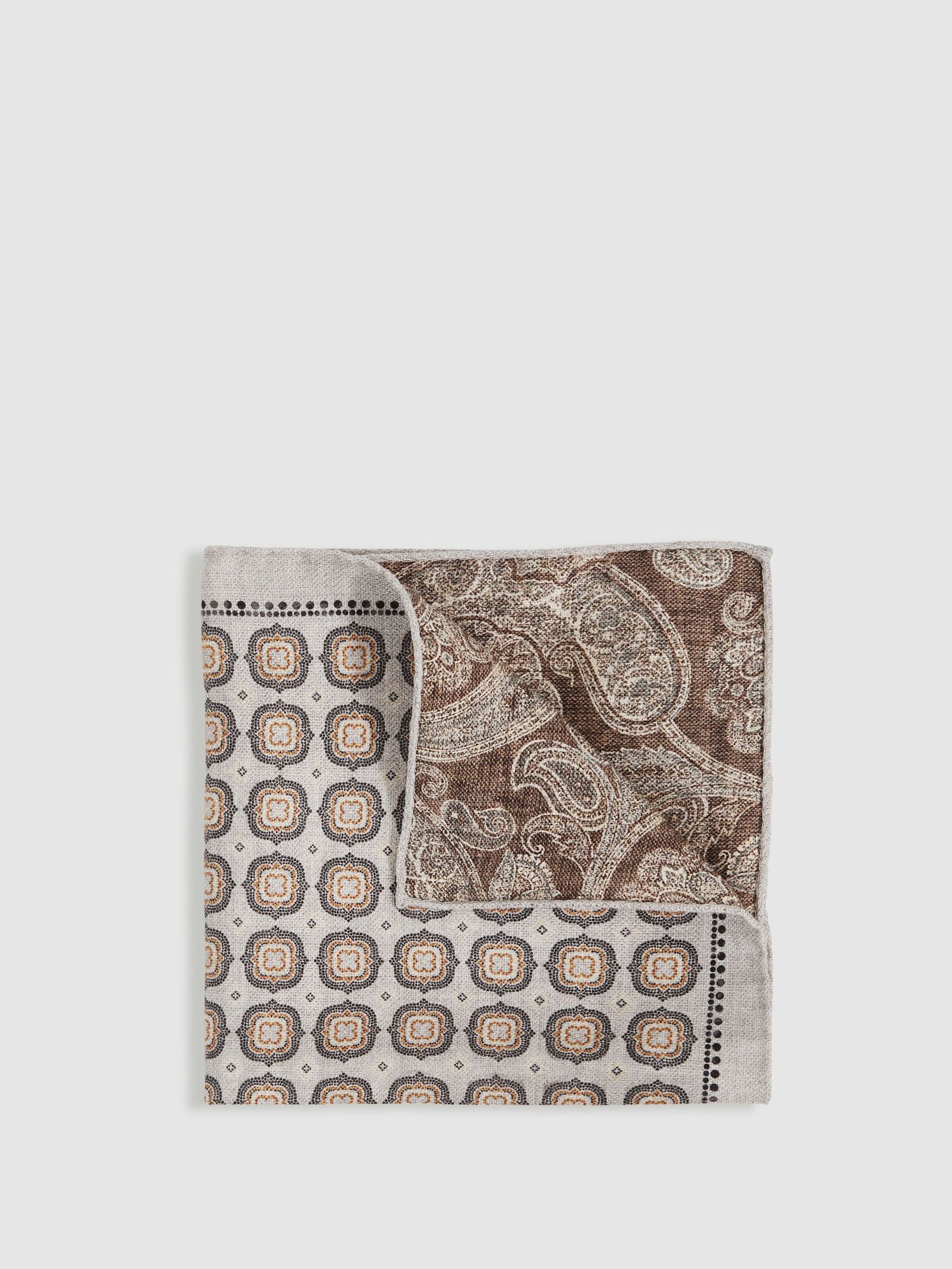 Silk Medallion Reversible Pocket Square in Grey/Tobacco Brown (F33966) | €55