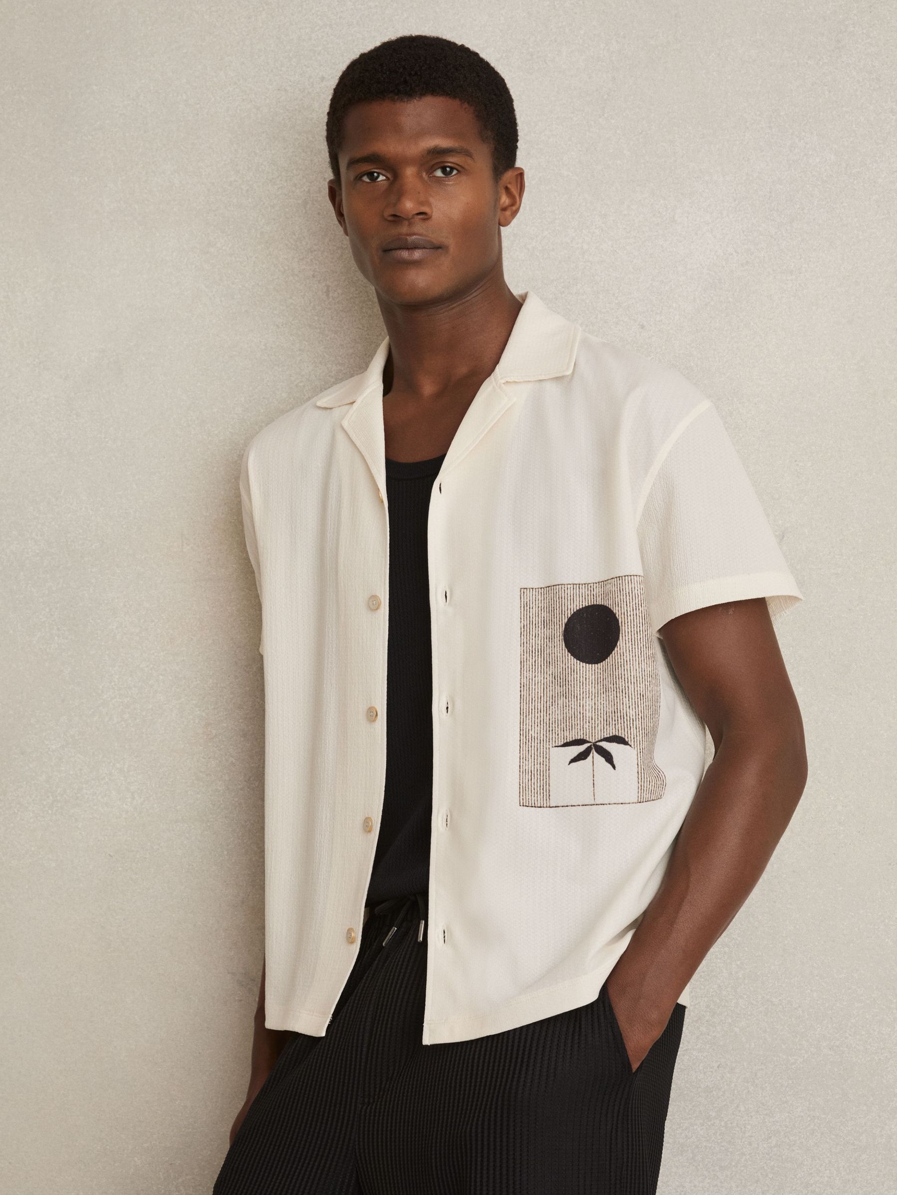 Graphic Print Cuban-Collar Shirt in White (F45267) | €95