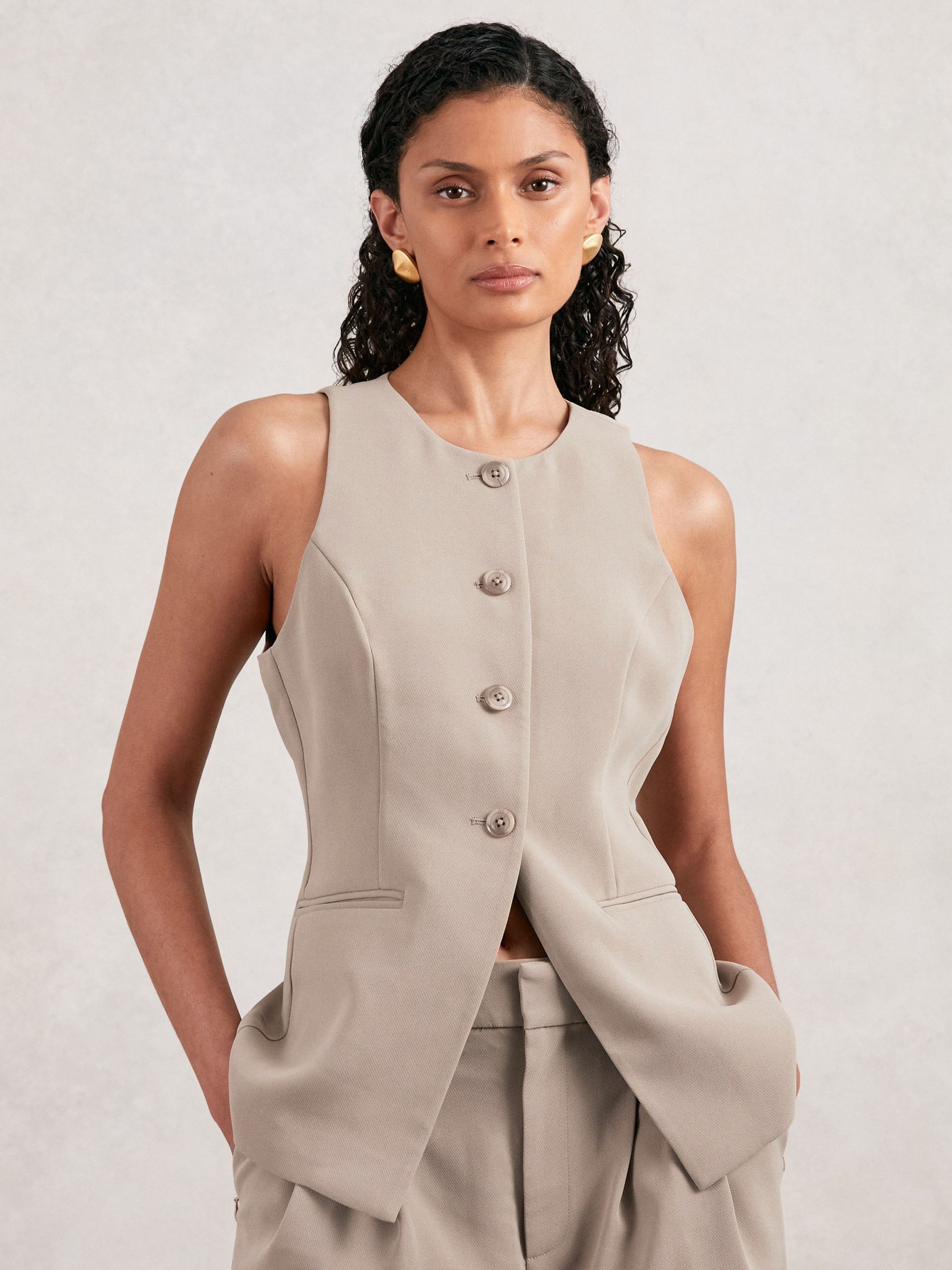 Good American Tailored Vest in Beige (F47018) | Kč3,000