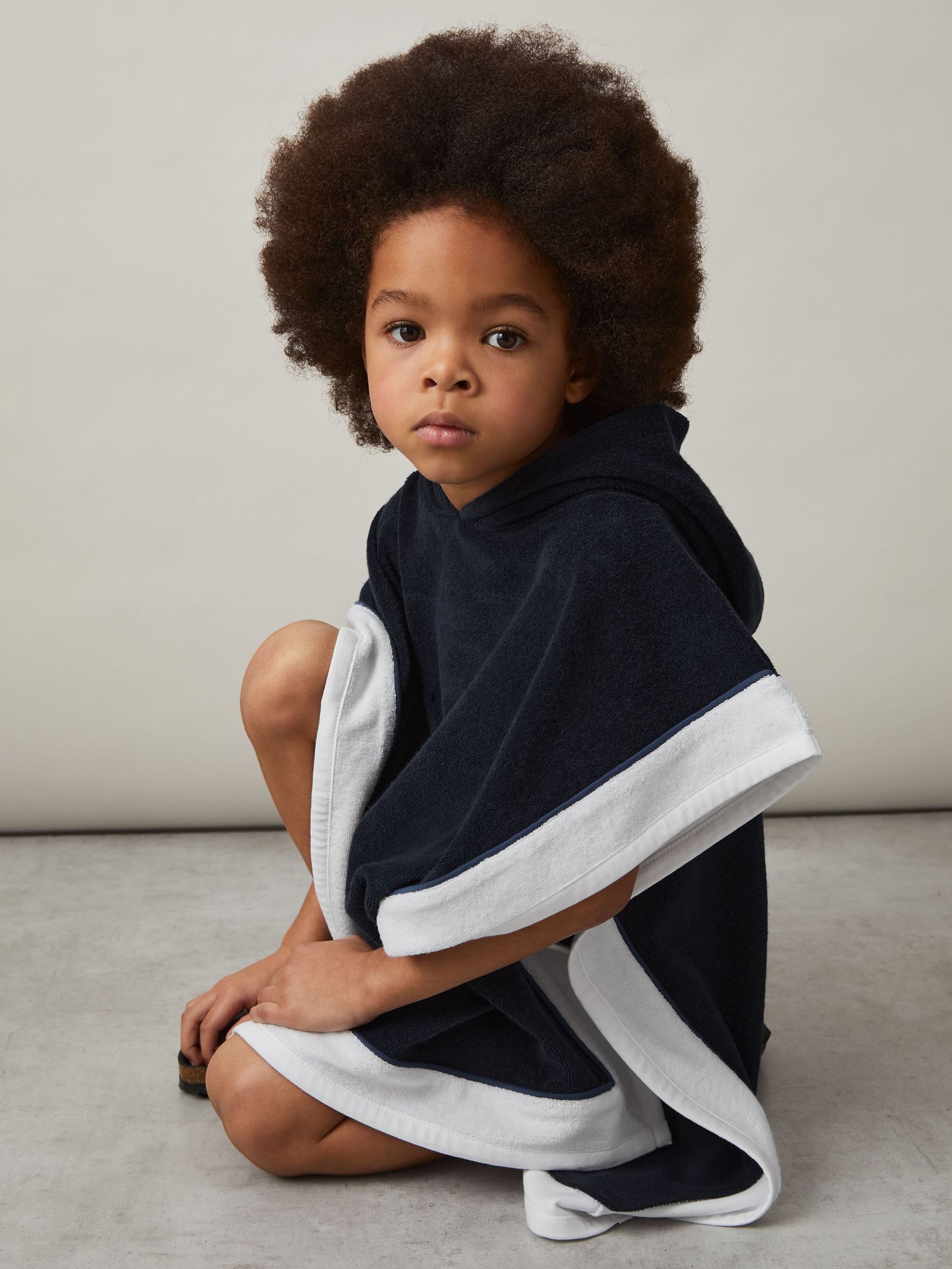 Colourblock Hooded Towel in Navy/Blue/White (F61544) | €40