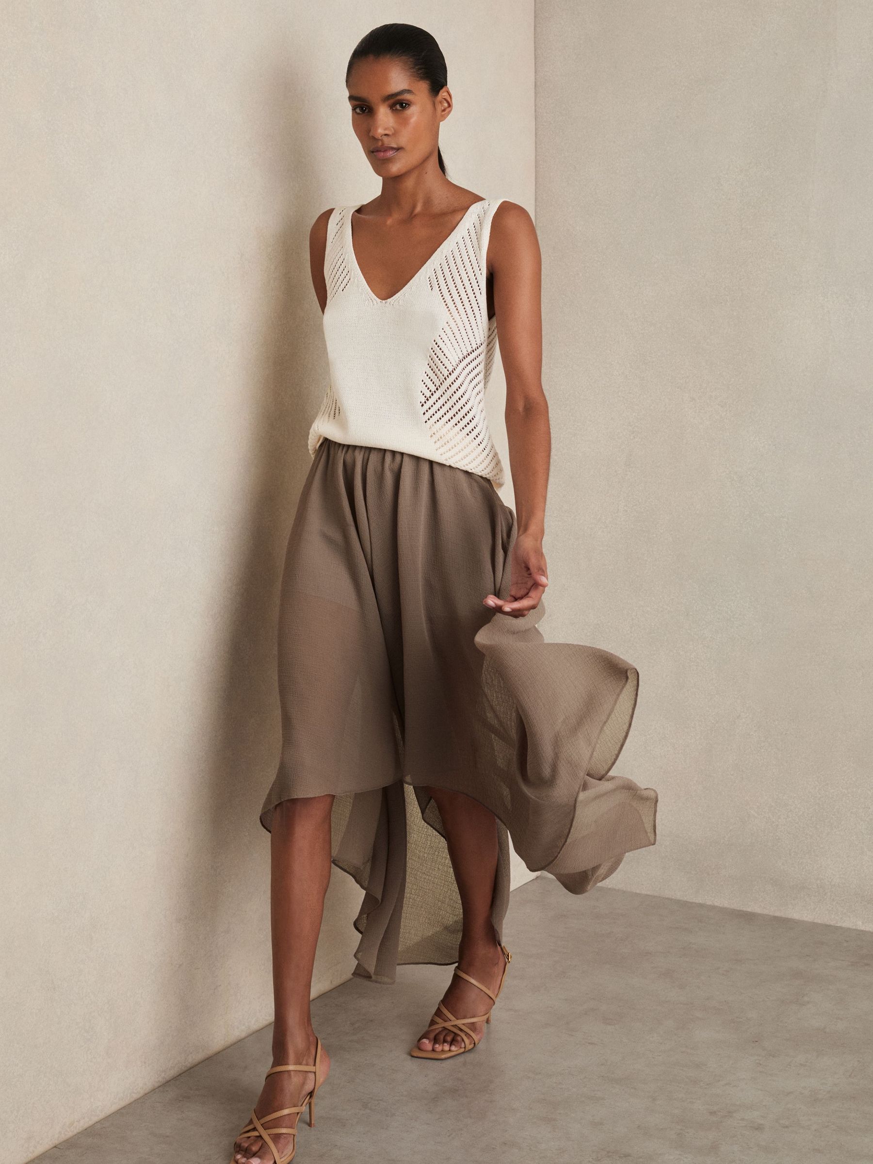 Sheer-Overlay High-Low Shorts in Mink Neutral (F64575) | €220