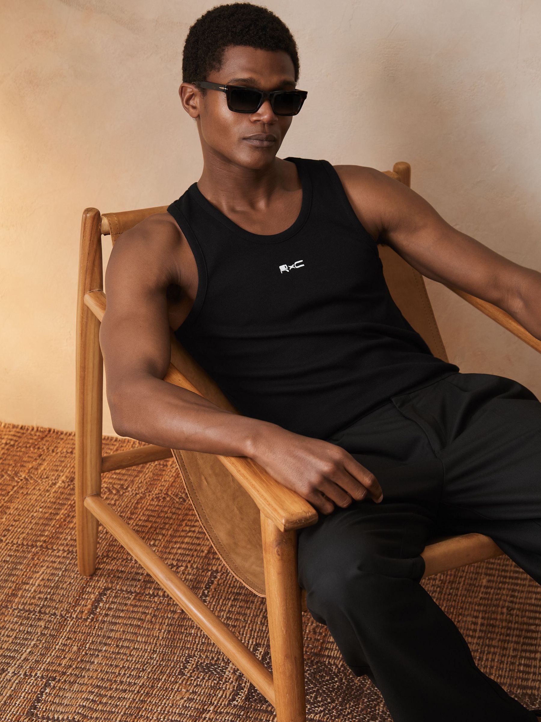 Reiss | Ché Logo-Embroidered Vest in Black (F70349) | €55