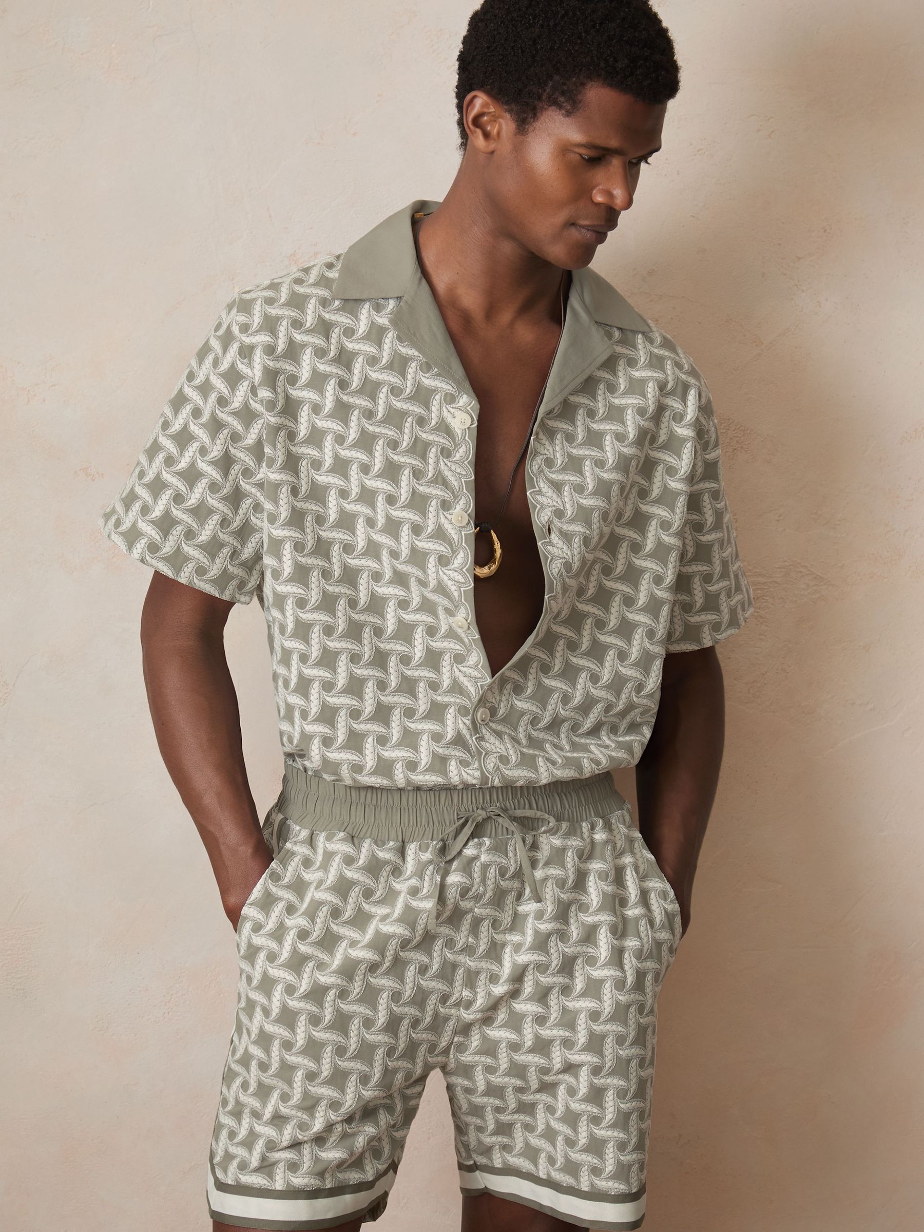 Reiss | Ché Embroidered-Motif Shirt in Sage Green (F72425) | €170