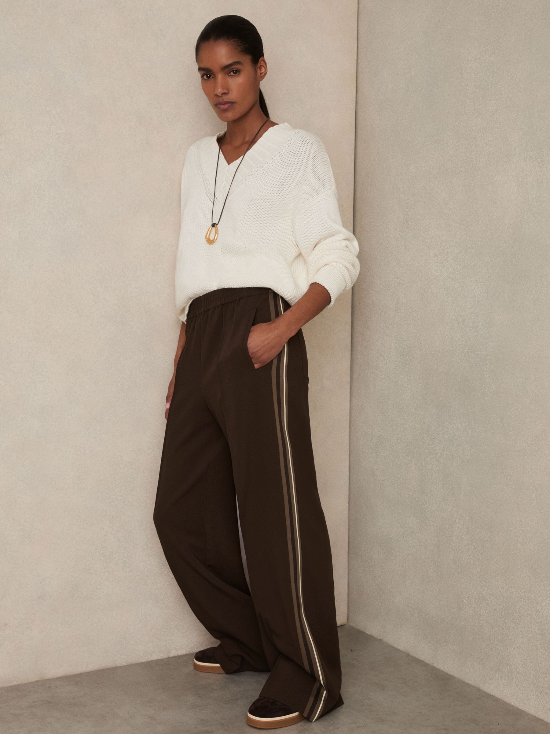 Side-Stripe Wide-Leg Trousers in Chocolate Brown (F85170) | €195