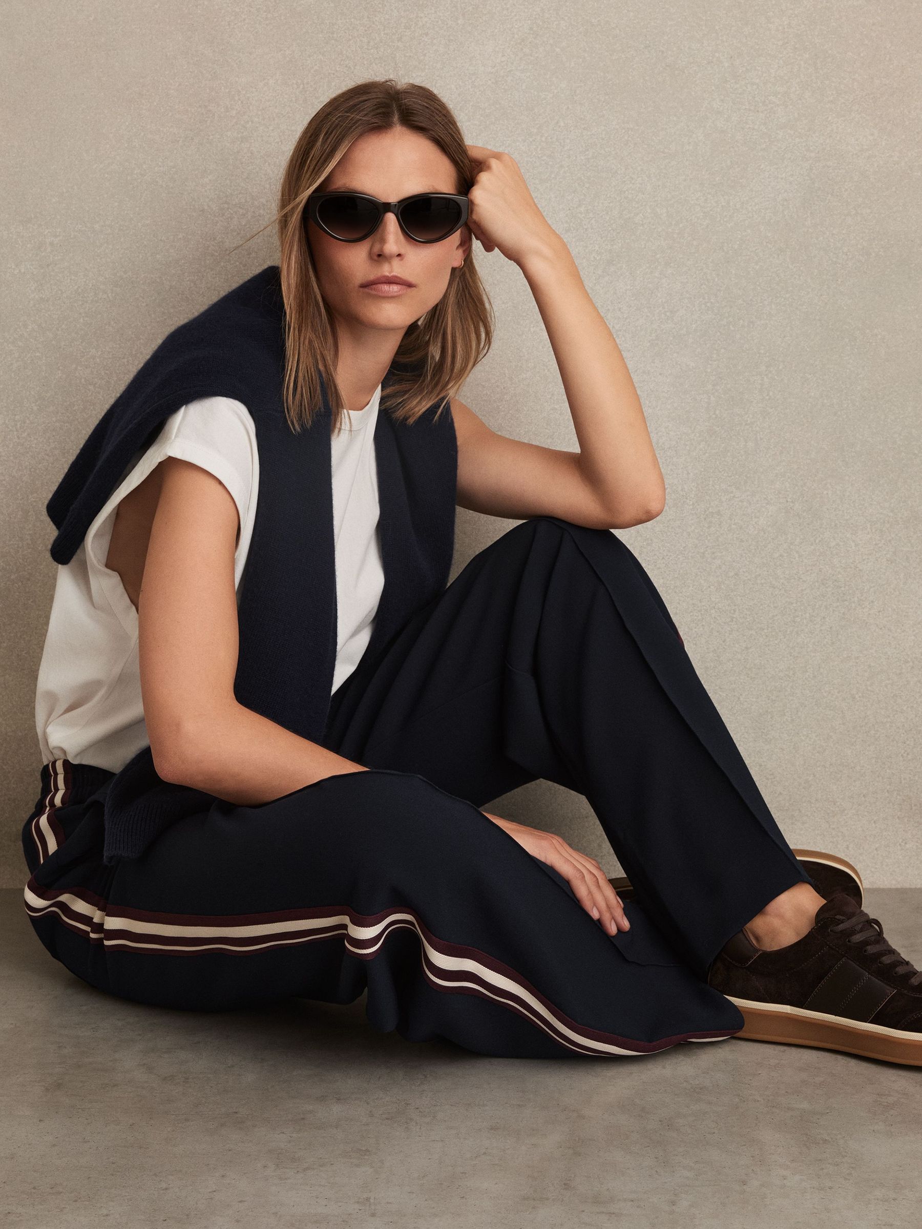 Side-Stripe Wide-Leg Trousers in Navy (F85179) | €195