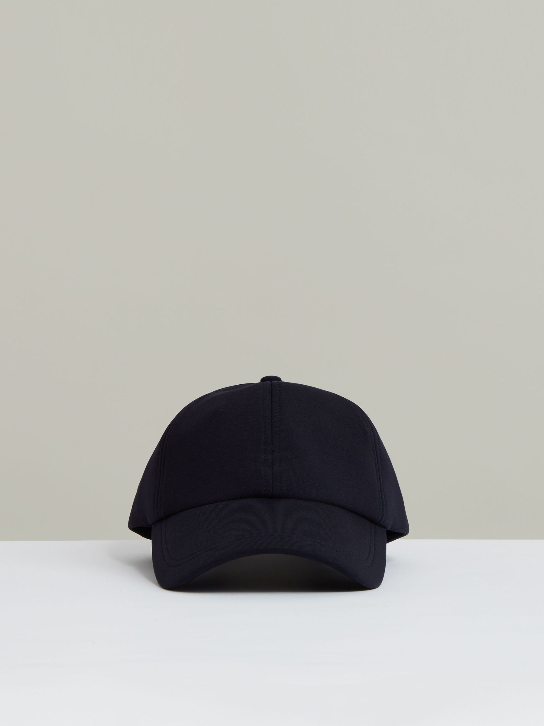 Hat in Navy (F91390) | €85