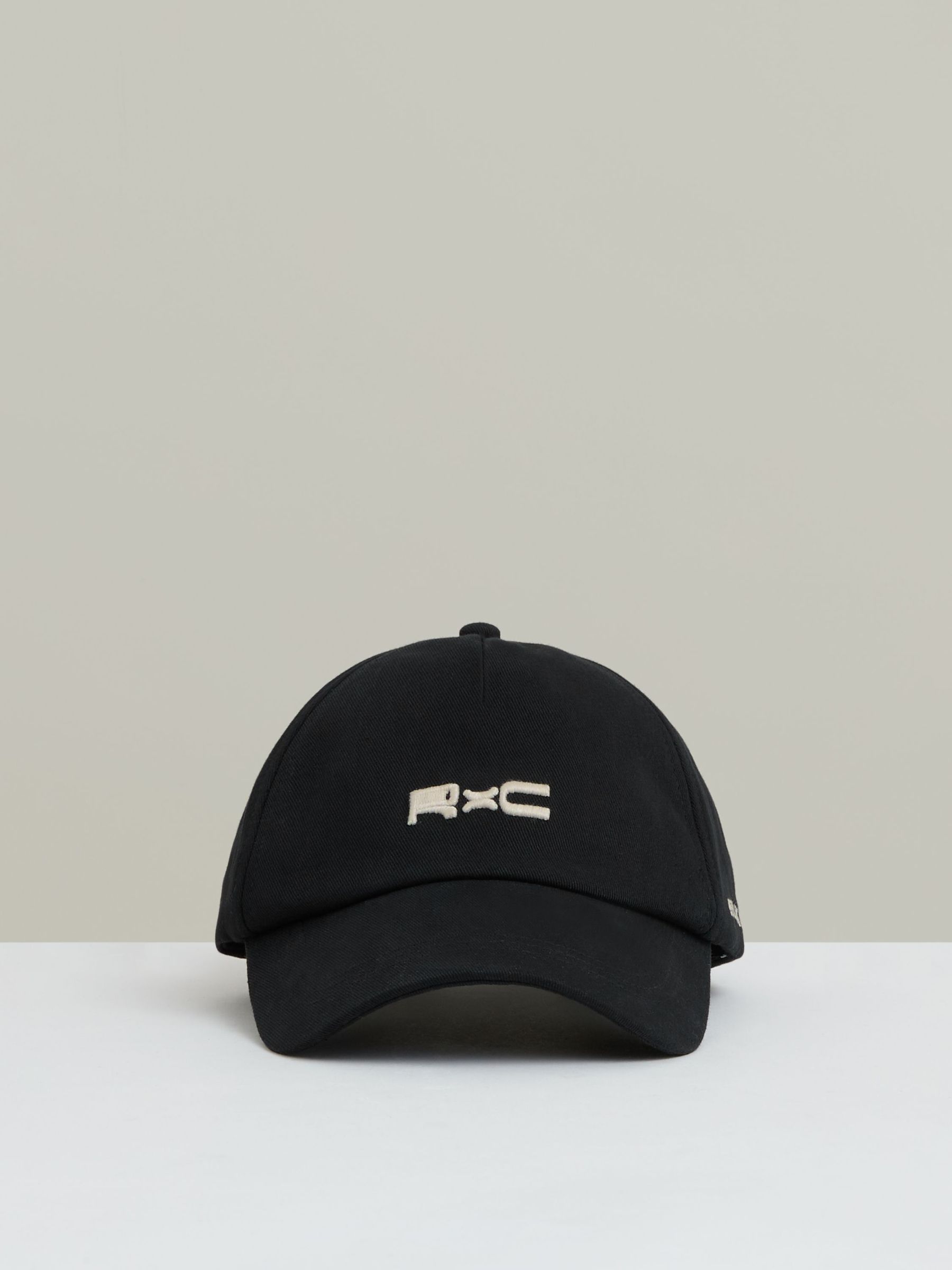 Reiss | Ché Logo-Embroidered Cap in Black (F96651) | €95