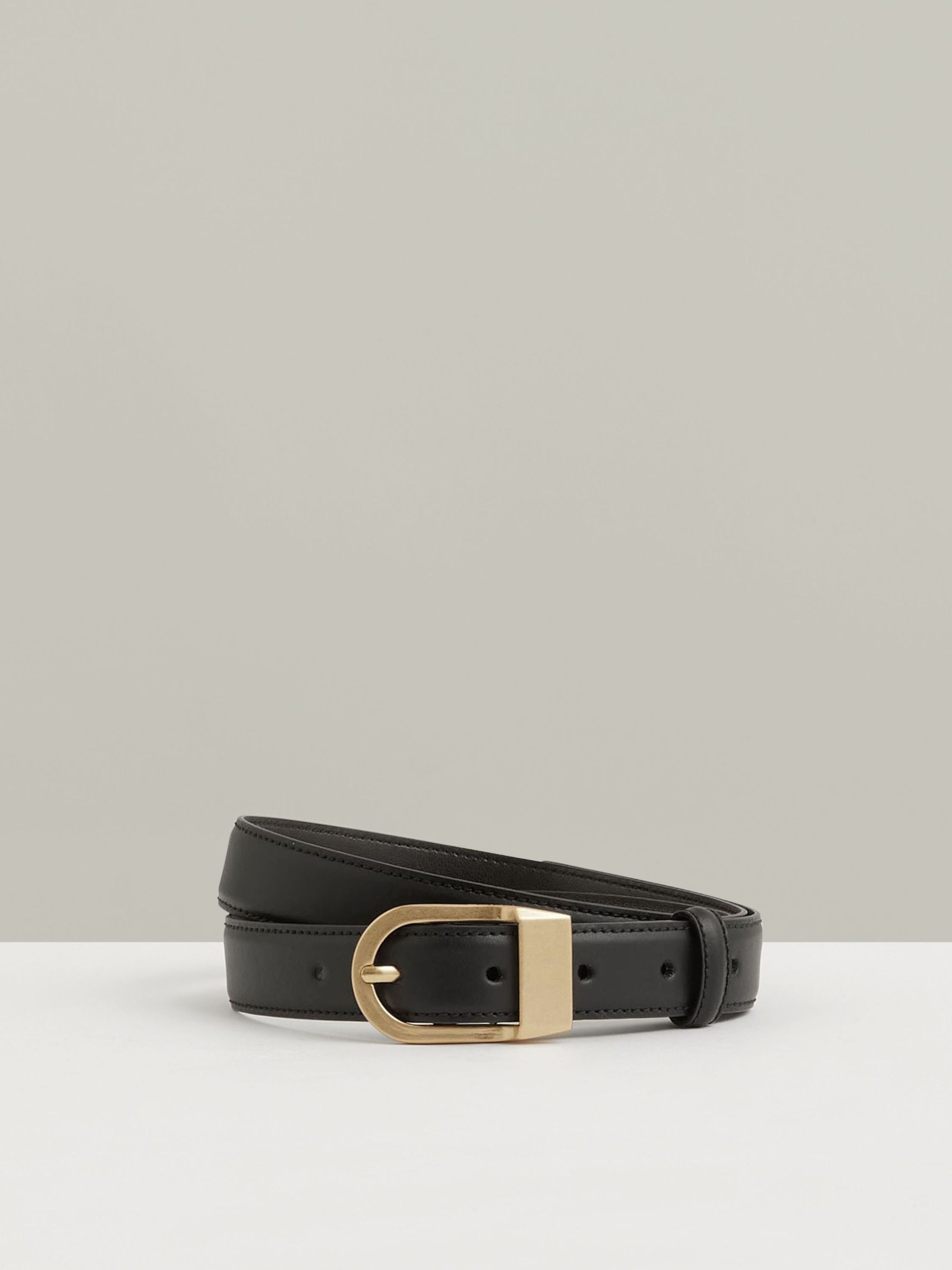 Leather Curved-Buckle Belt in Black (F97643) | US$95