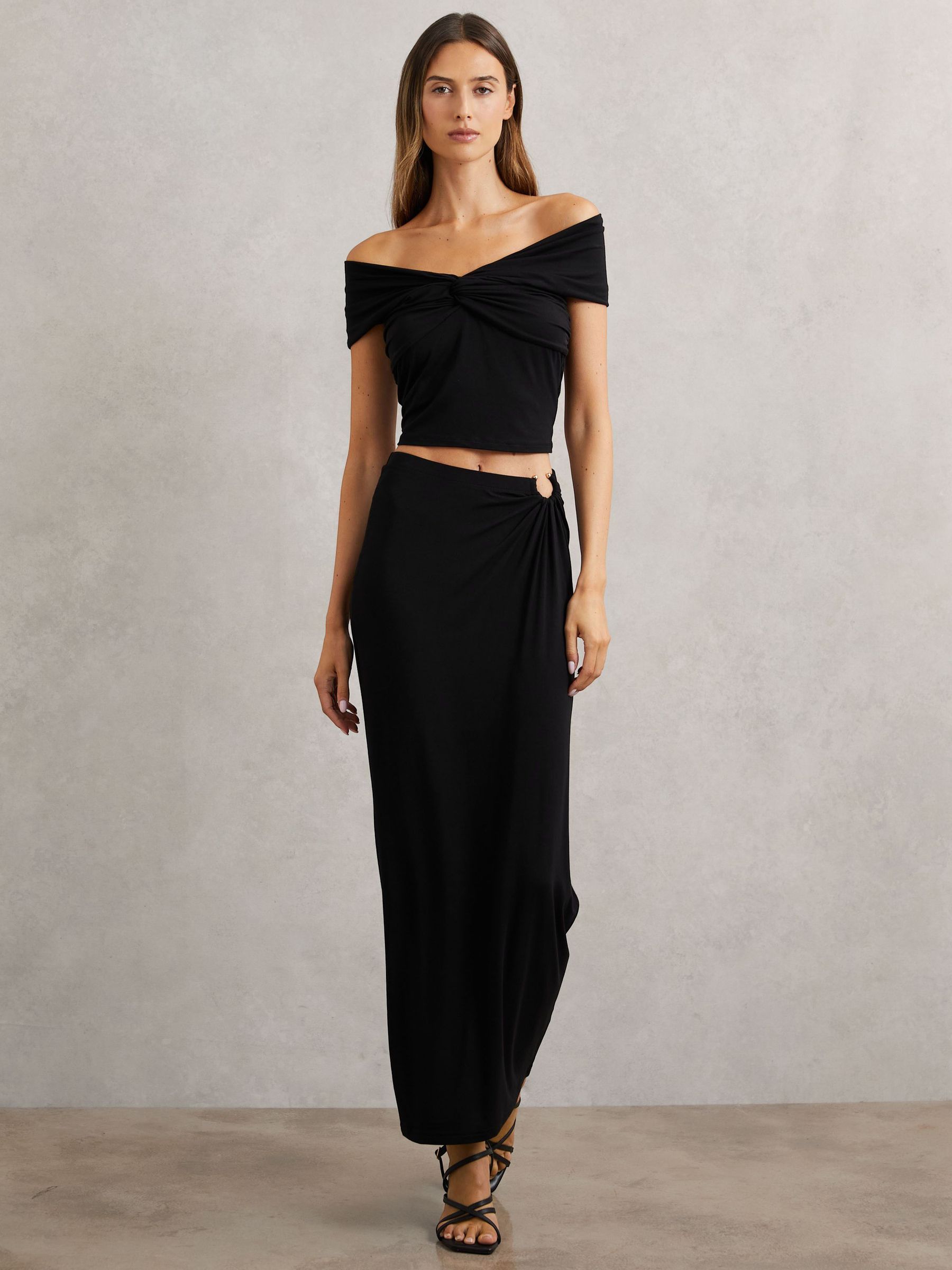 Skirt in Black (F97690) | 540 QAR