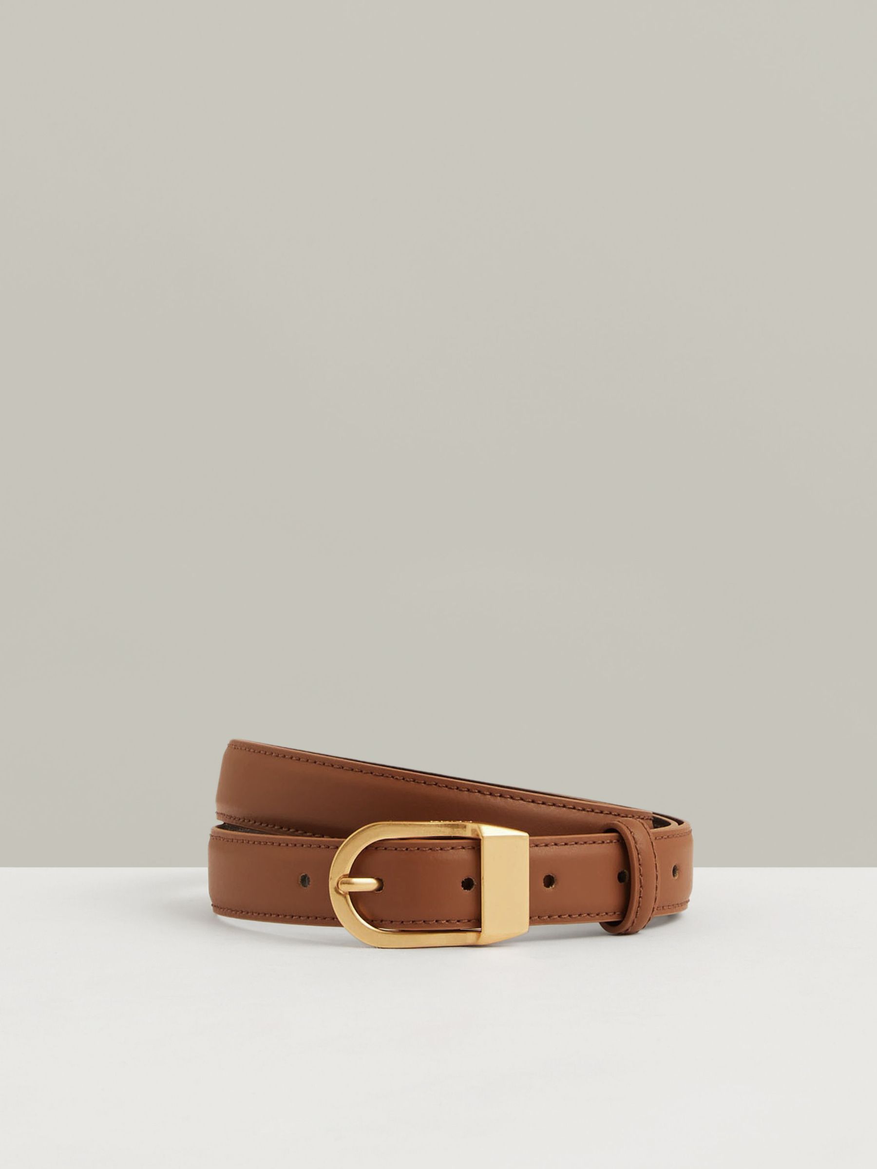 Leather Curved-Buckle Belt in Tan (F97932) | €85