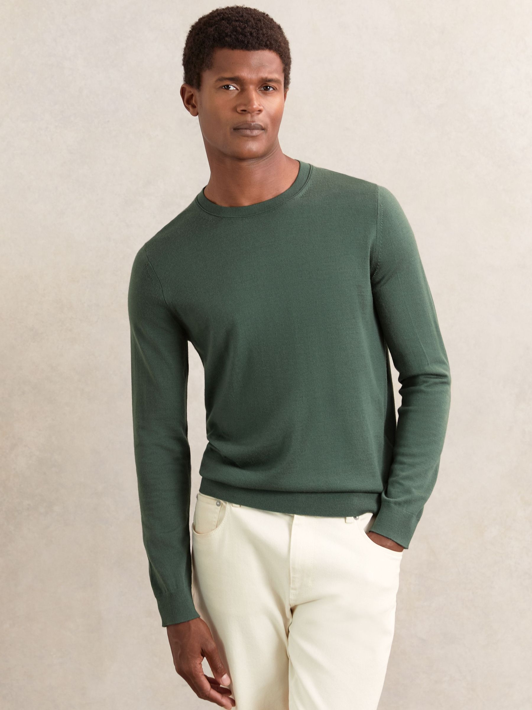 Merino-Wool Crew-Neck Jumper in Kale Green (G00362) | 115 €