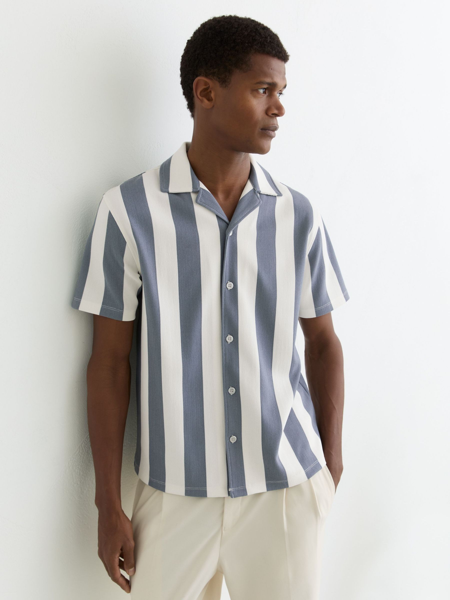 Block-Stripe Cuban-Collar Shirt in Airforce Blue/Off White (G63430) | €115