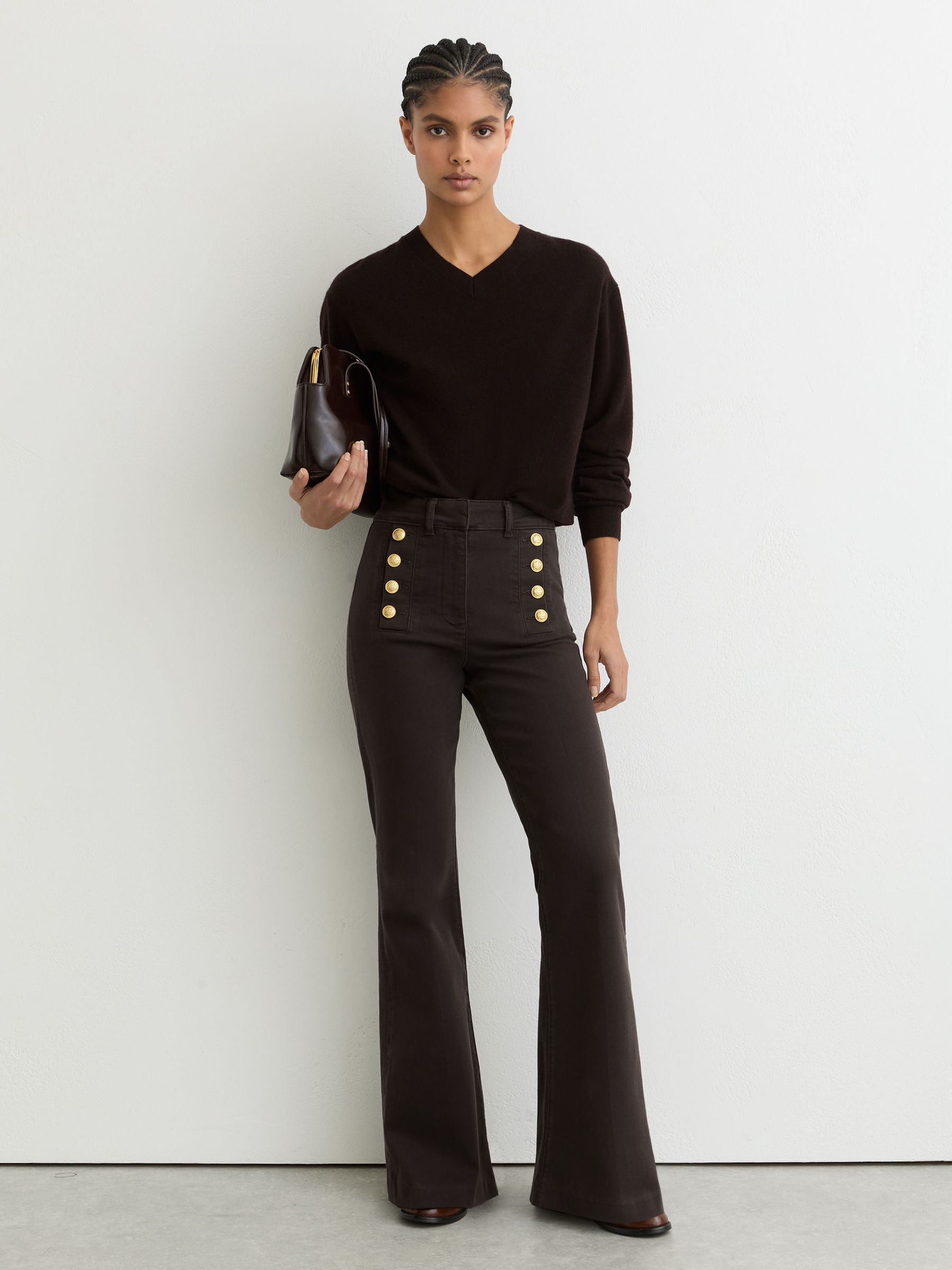Button-Detail Flared Jeans in Chocolate Brown (G68064) | €220