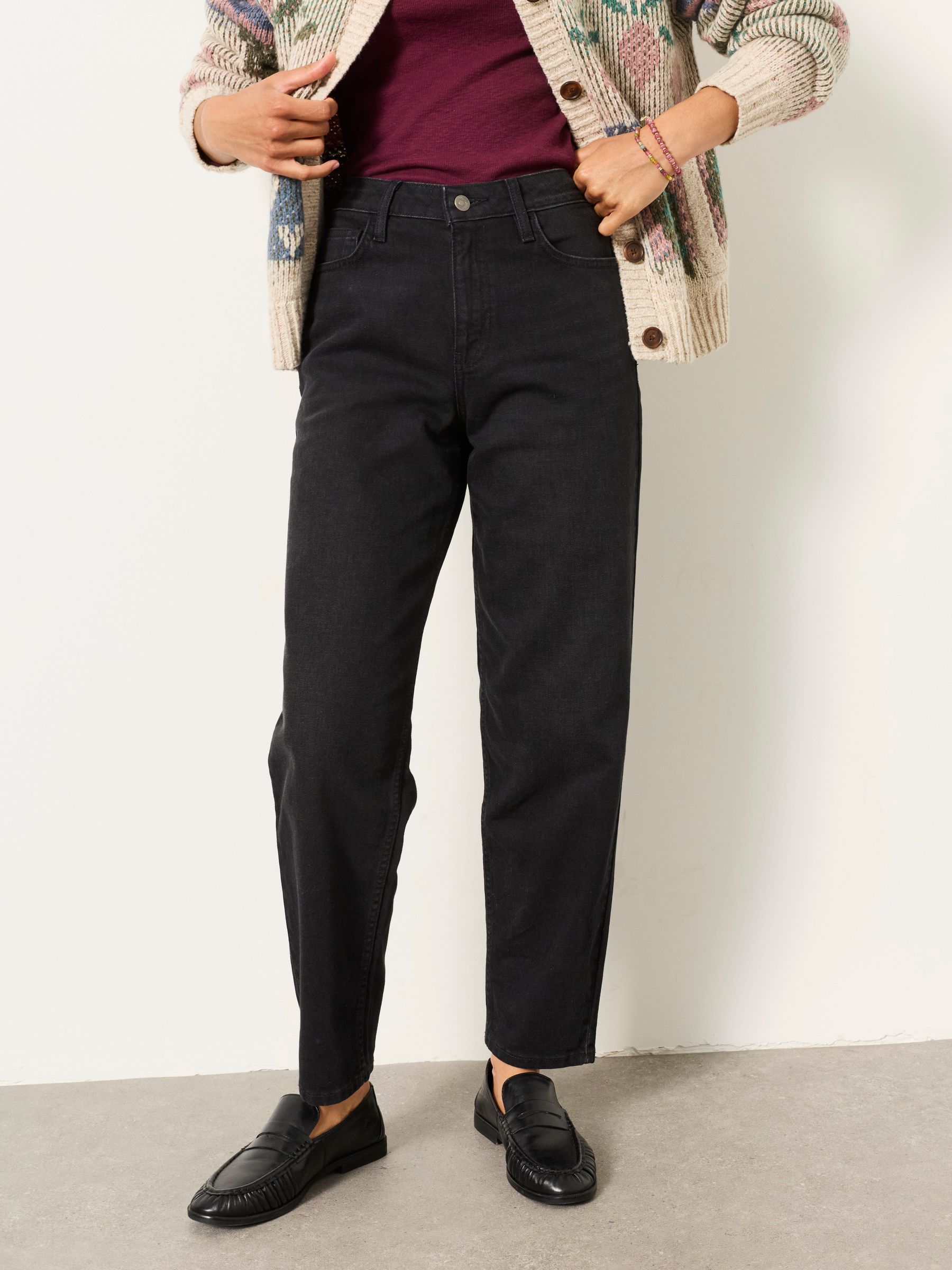 Black - Taper Leg Jeans