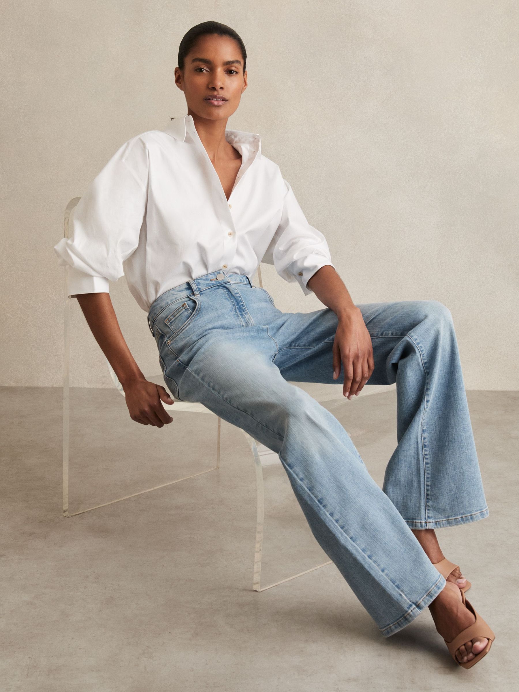 Petite Mid Rise Flared Jeans in Light Blue (H14426) | €185