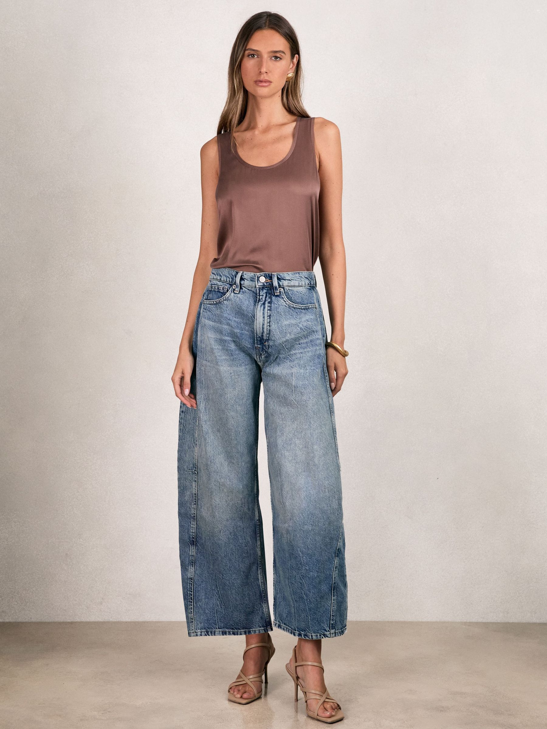 Good American Oversized Barrel Jeans in Indigo Blue (H29650) | €151