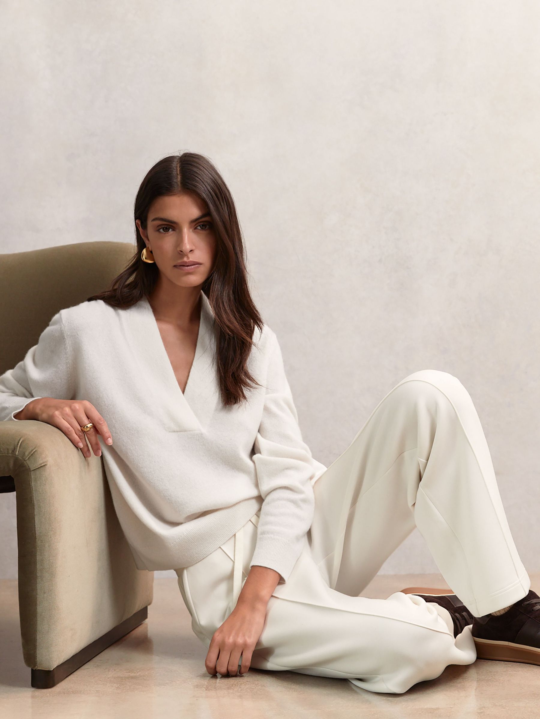 Cashmere V-Neck Jumper in Cream (H44714) | 925 QAR
