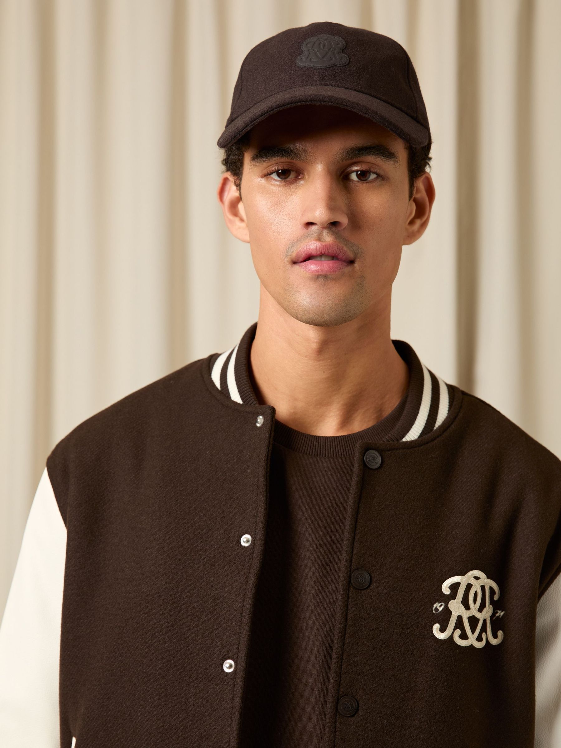 Monogram Appliqué Wool-Blend Cap in Dark Brown (H51220) | 395 zł