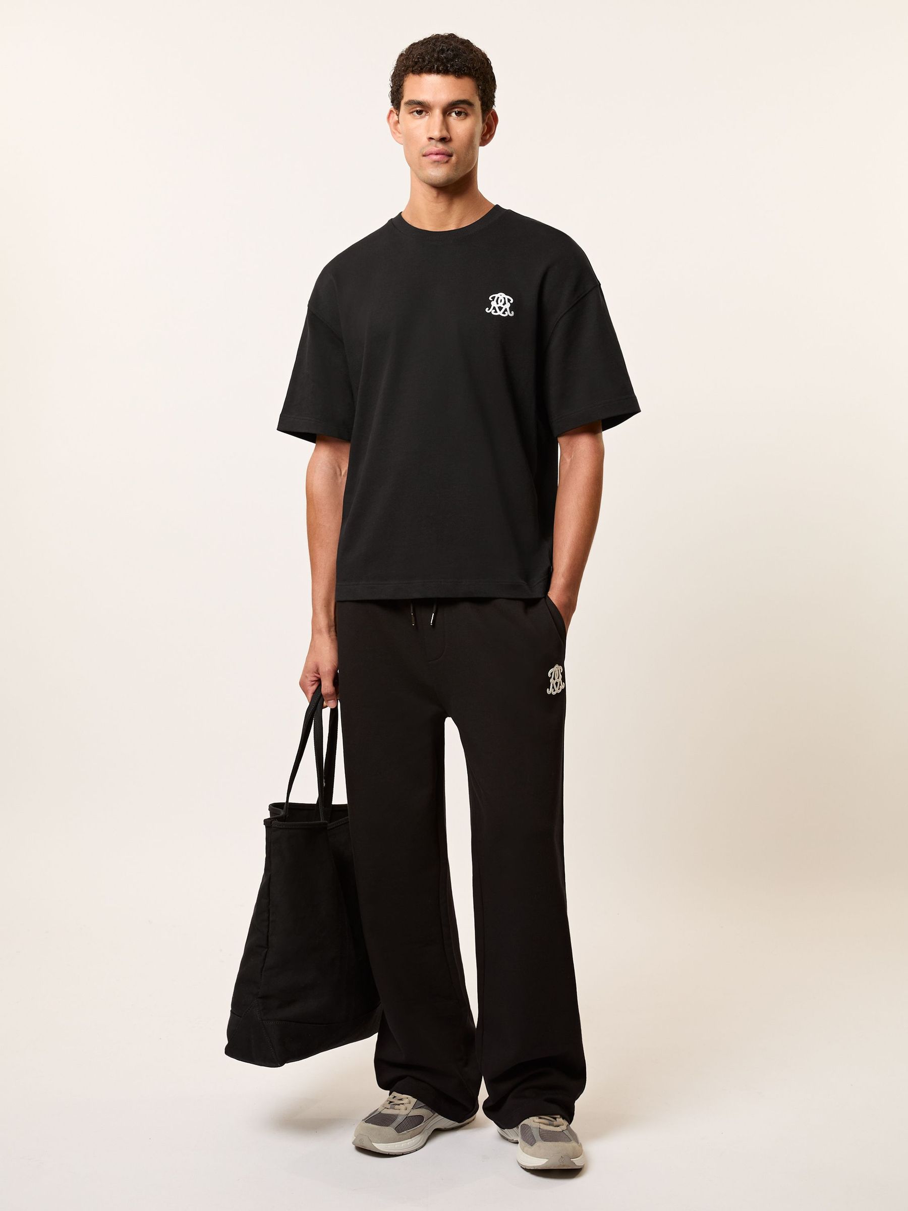 T-Shirt in Black (H55179) | €75
