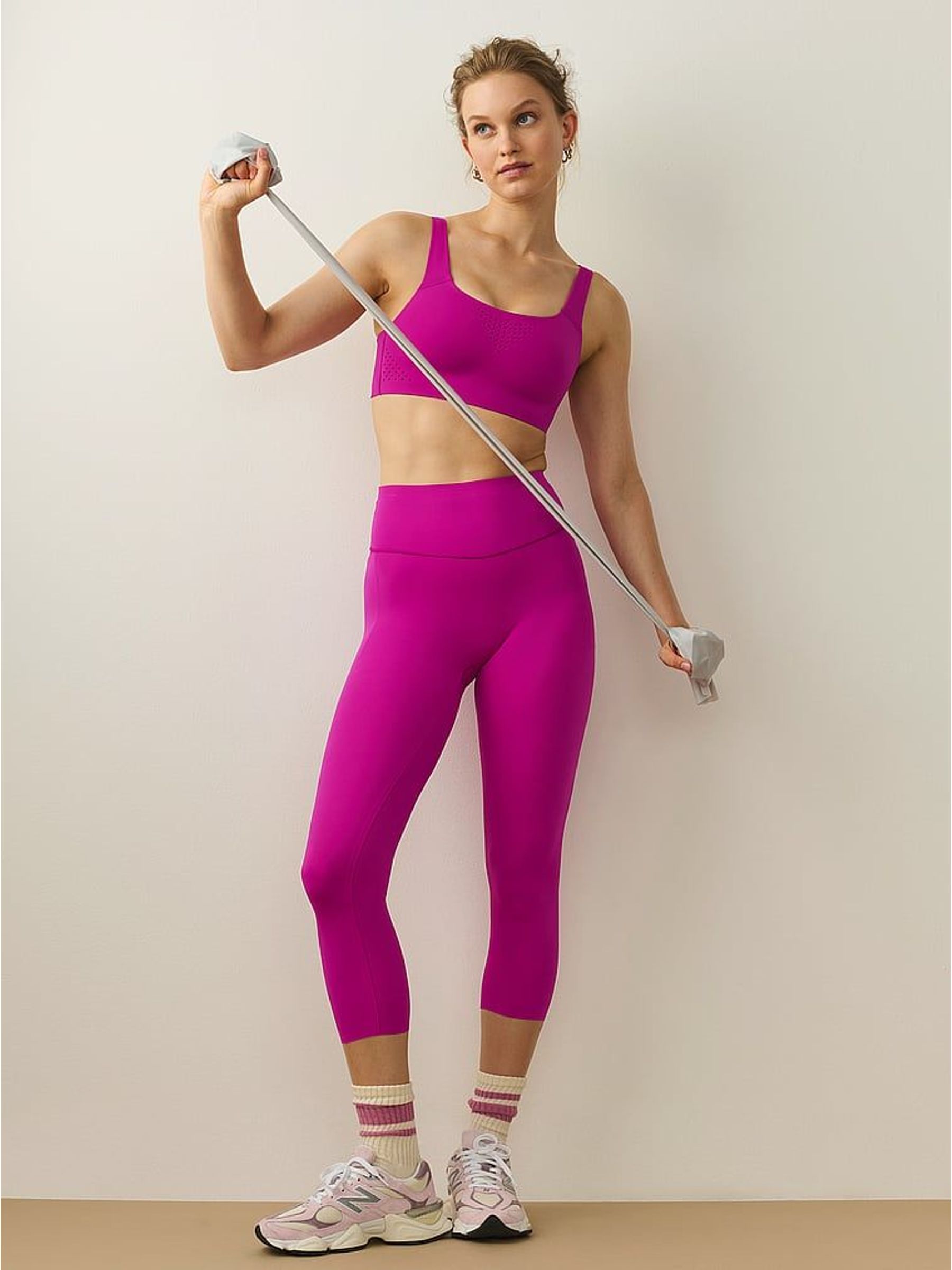Berrylicious Purple Back Close Featherweight Max™ High Support Sports Bra (H56203) | €58