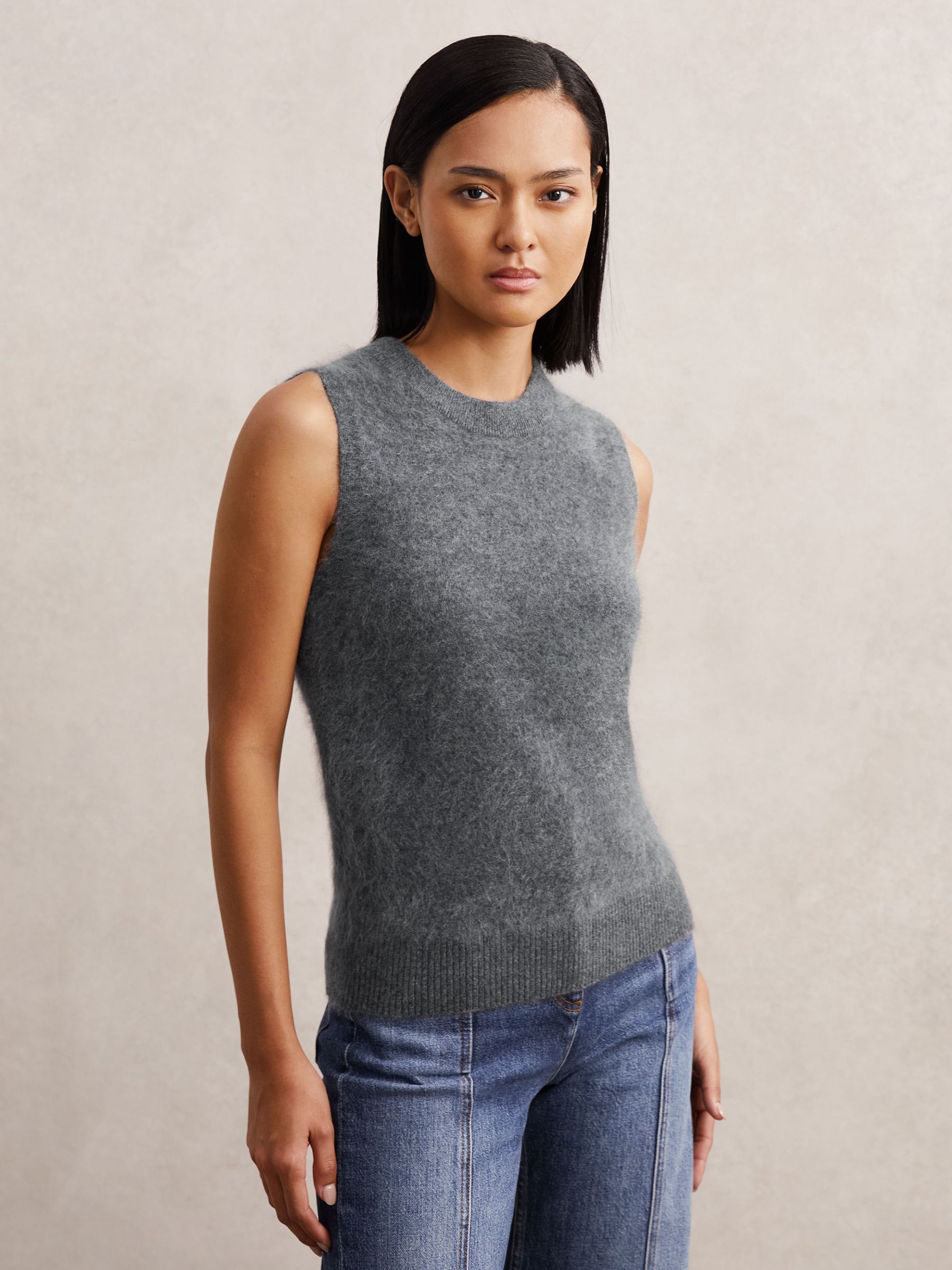 Brushed Cashmere Vest in Grey (H57216) | €195