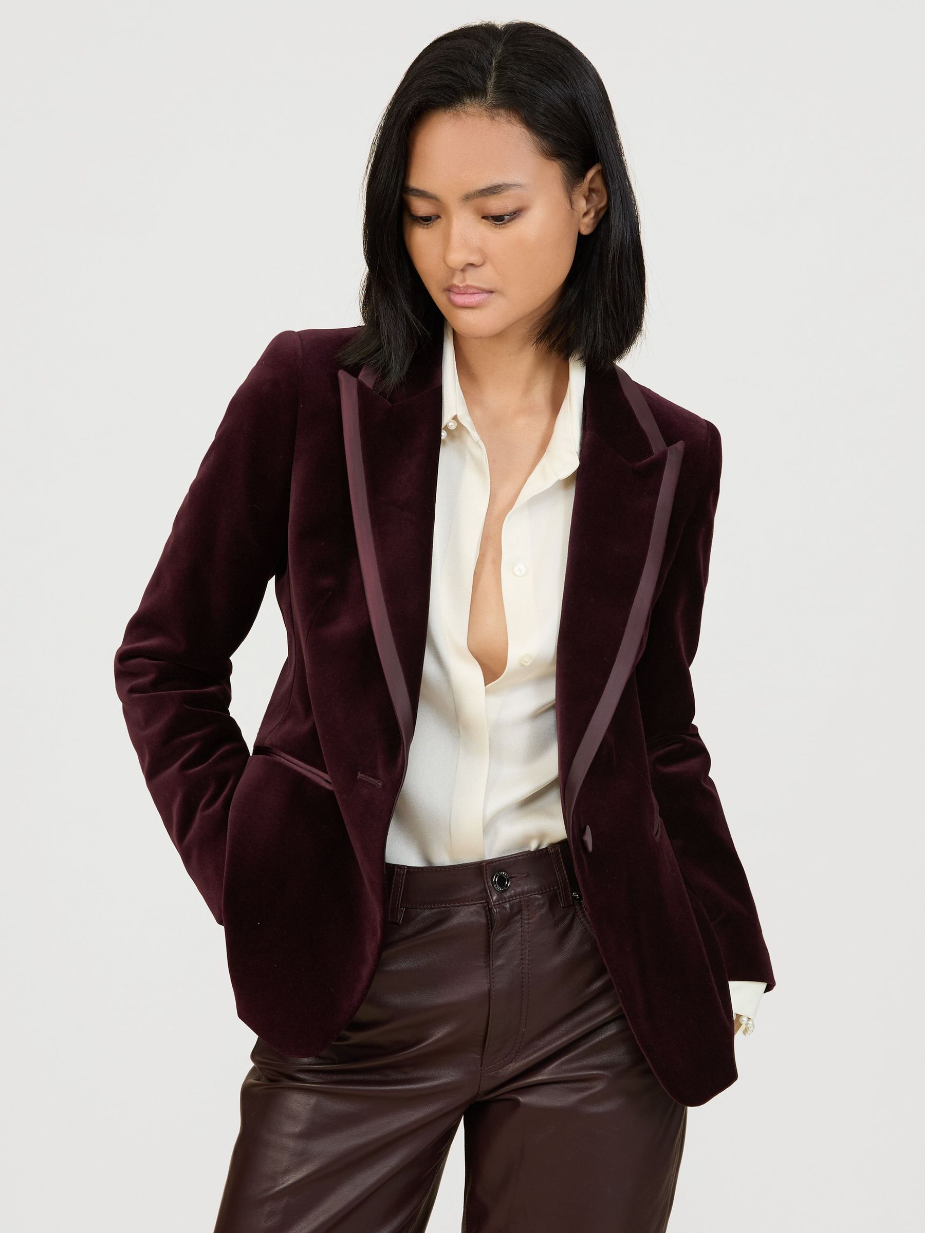 Velvet Single-Breasted Suit Blazer in Burgundy (H64305) | 1,525 QAR