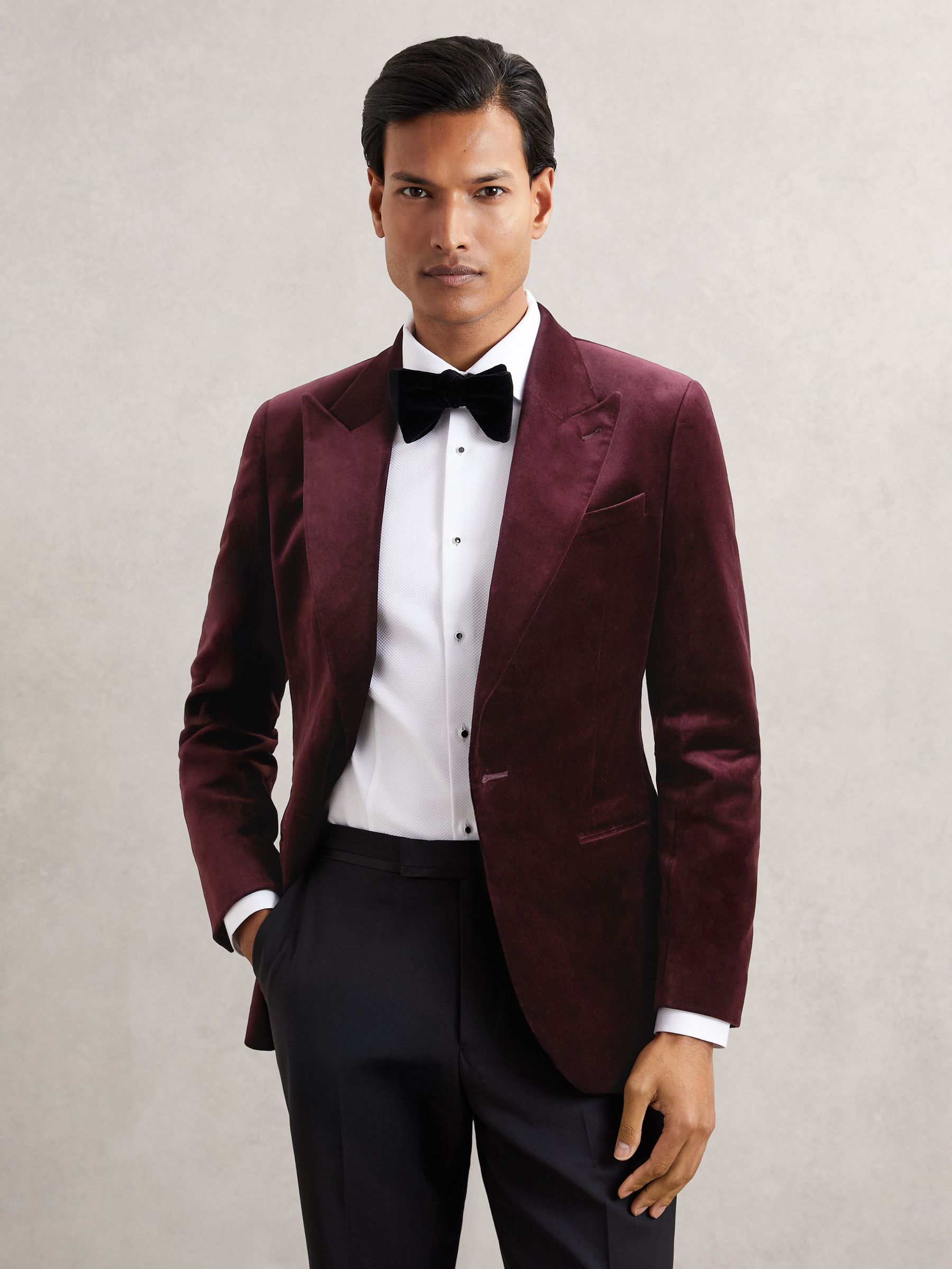 Single-Breasted Velvet Blazer Regular-Fit in Bordeaux (H67862) | $495