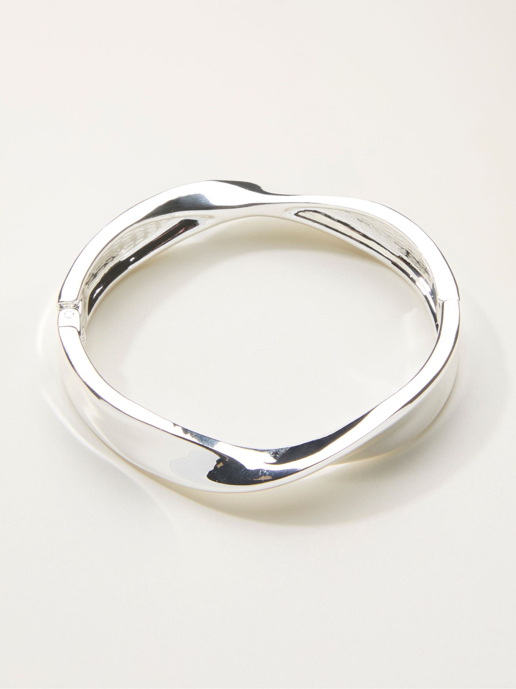 Silver Tone Hinged Bangle (H68384) | €19