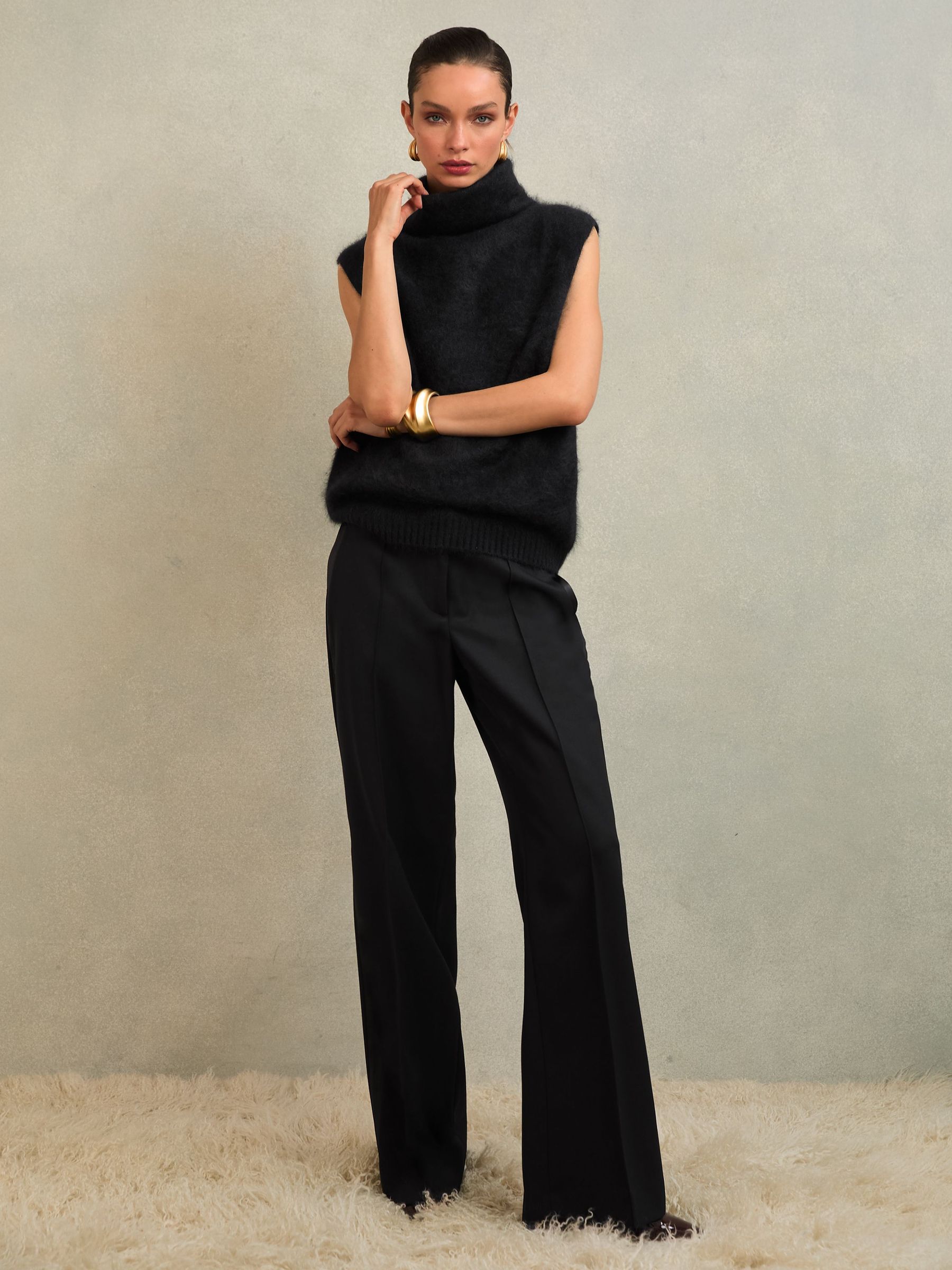 Vest in Black (H71763) | ₪1,710