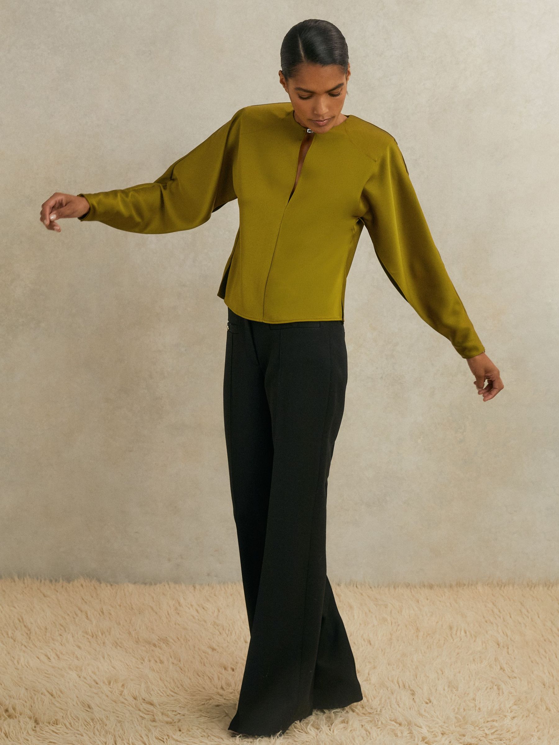 Atelier Satin Turn-Lock Top in Green (H80158) | 1,225 QAR