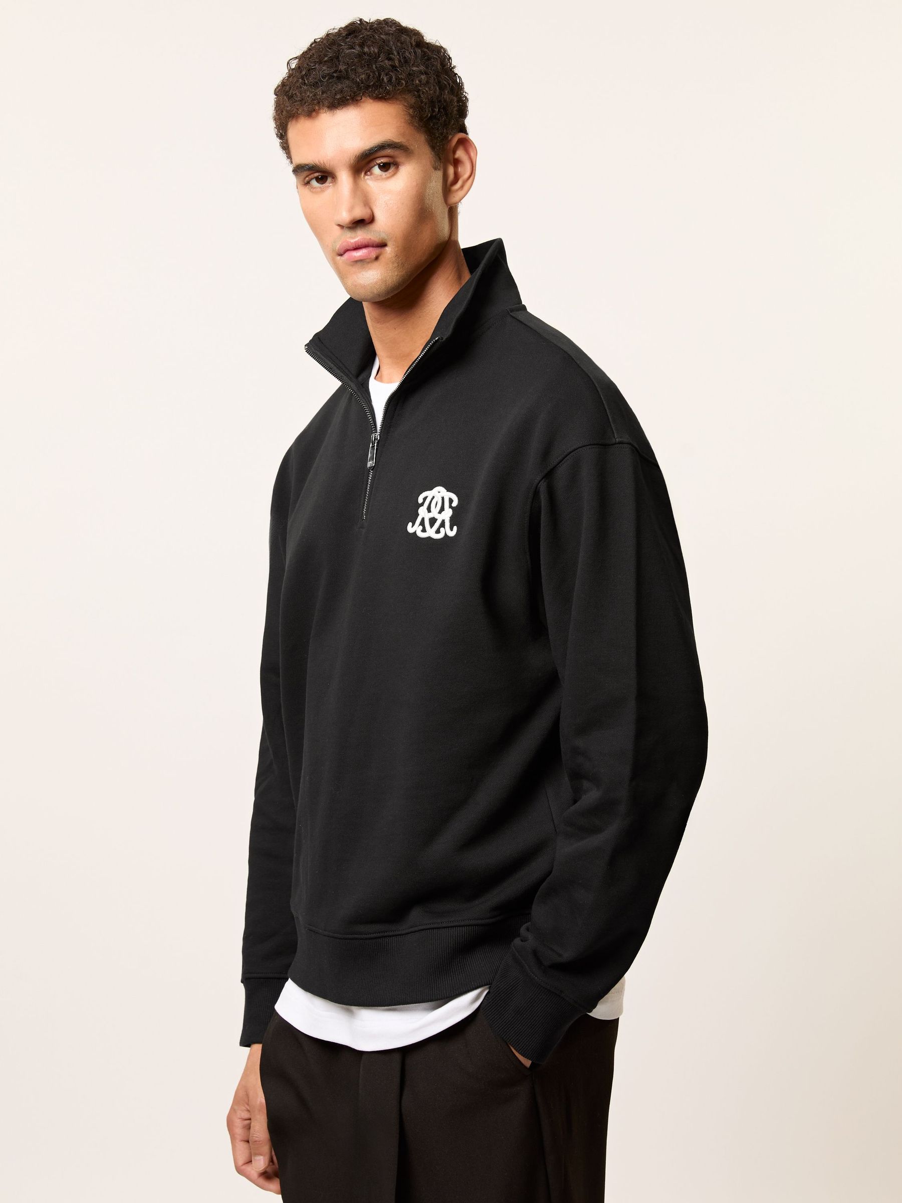 Sweater in Black (H80551) | 645 QAR