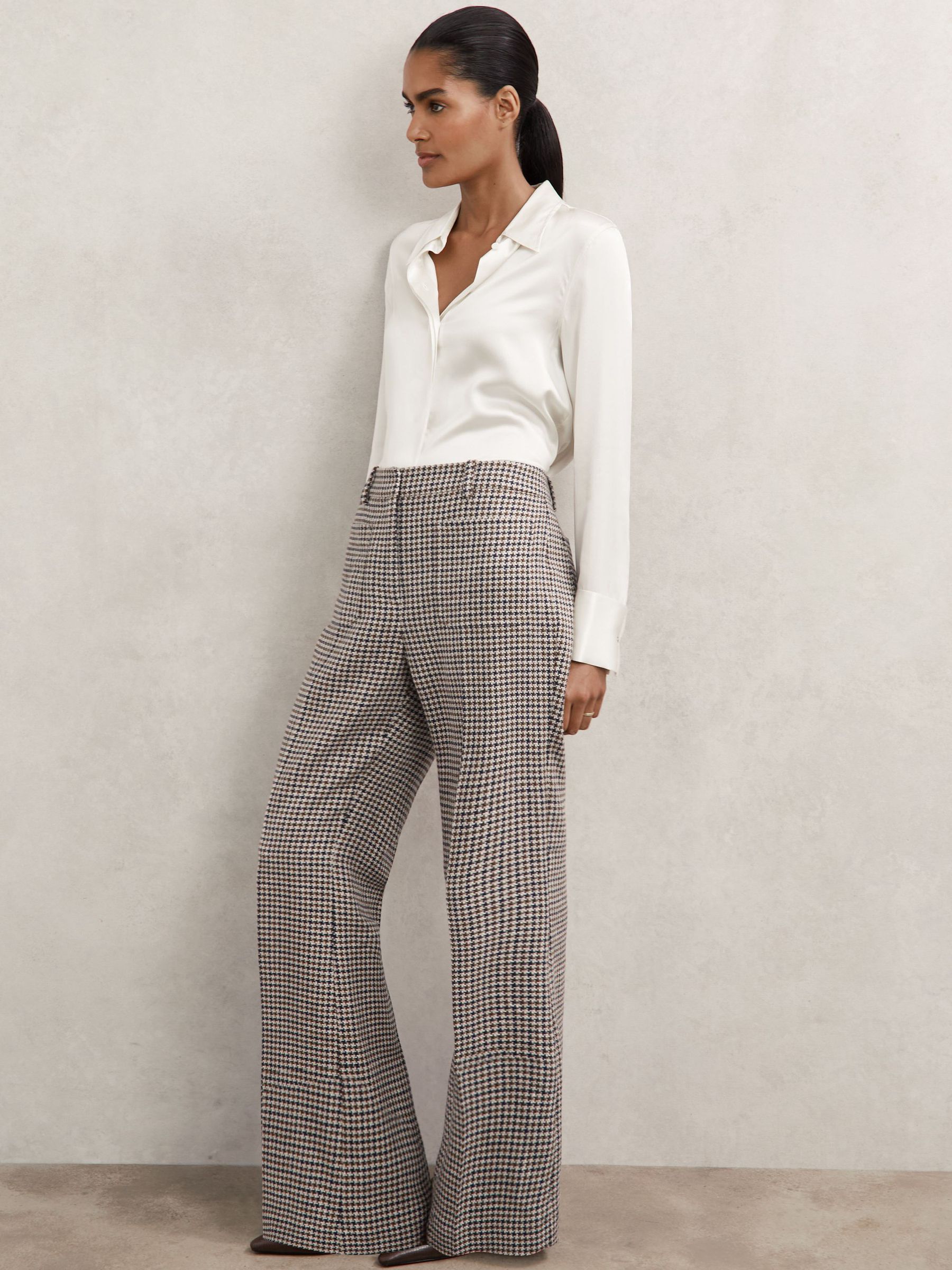 Petite Cotton-Linen Check Flared Trousers in Navy Neutral Check (H97776) | €235