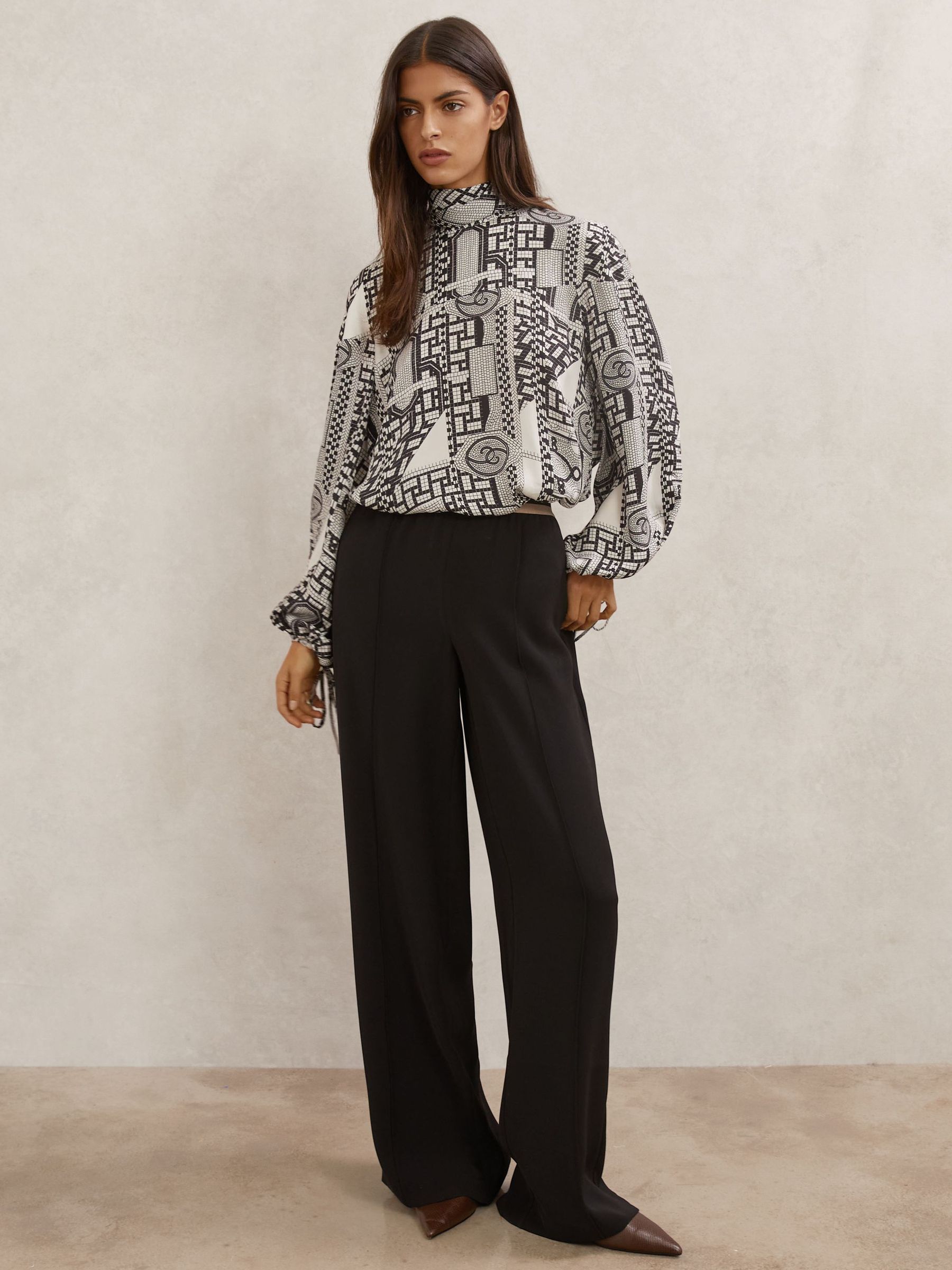 Tile-Print Balloon-Sleeve Blouse in Ivory/Black (H99999) | 195 €