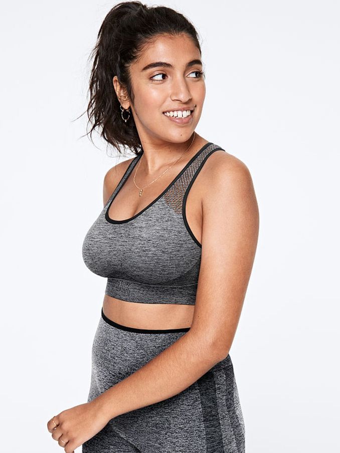 Black Seamless Medium Support Sports Bra (P20350) | €11