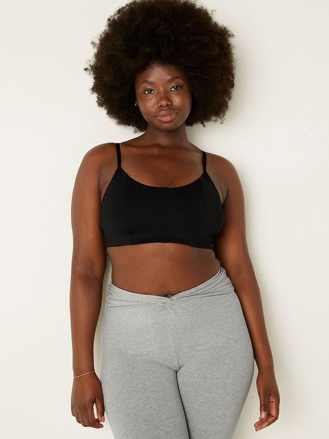 Pure Black Lightly Lined Scoop Sports Bra (Q32206) | €15