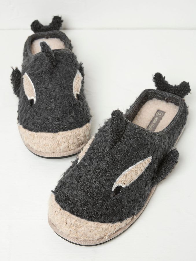 Kev Grey Killer Whale Slippers (Q62095) | €19