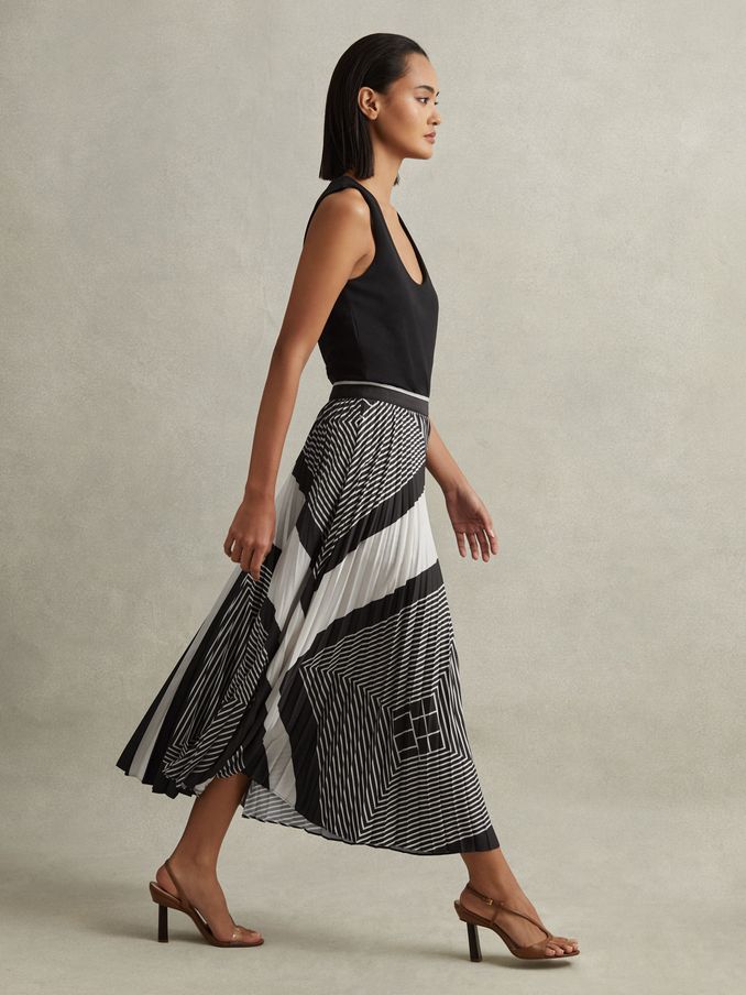 Printed Pleated Midi Skirt in Black/Cream (Q83321) | US$93