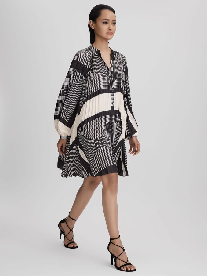 Printed Pleated Mini Dress in Black/White (Q83326) | US$113