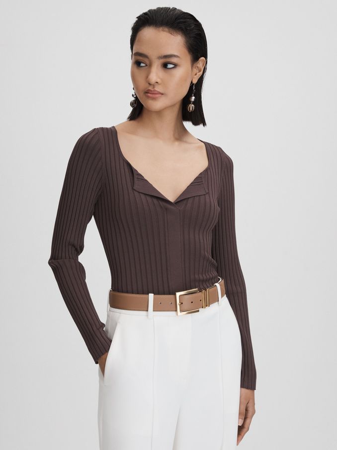 Ribbed Open Collar Top in Burgundy (Q85829) | €57