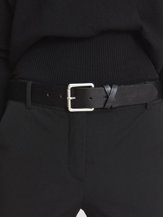 Leather Belt in Black (T57903) | US$27