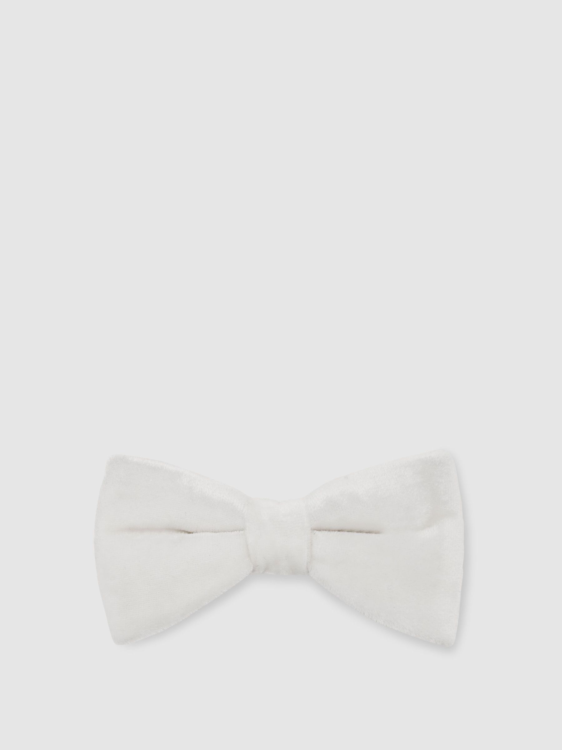 Velvet Bow Tie in Ivory (V04103) | 480 Kč