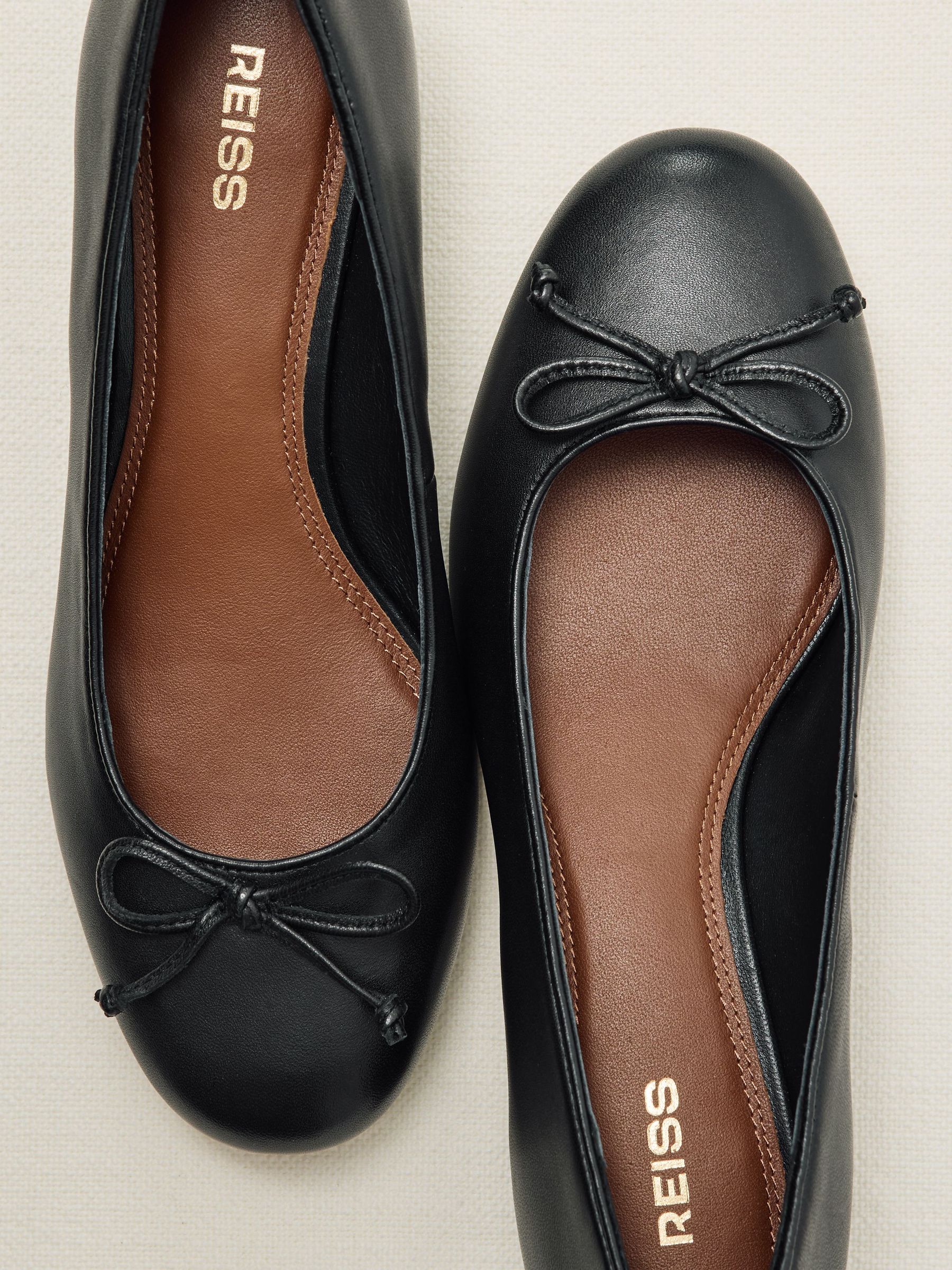 Leather Block Heel Ballerina Shoes in Black (W31593) | Kč3,340